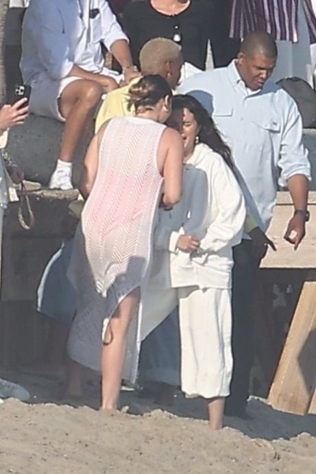 Selena_Gomez_-_Celebrating_the_Fourth_of_July_with_friends_and_family_in_Malibu_July_42C_2024_28.jpg