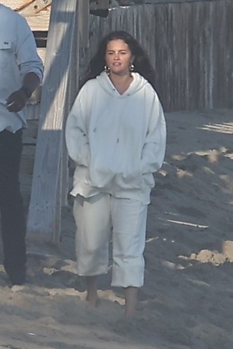 Selena_Gomez_-_Celebrating_the_Fourth_of_July_with_friends_and_family_in_Malibu_July_42C_2024_32.jpg