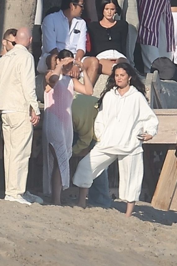 Selena_Gomez_-_Celebrating_the_Fourth_of_July_with_friends_and_family_in_Malibu_July_42C_2024_38.jpg