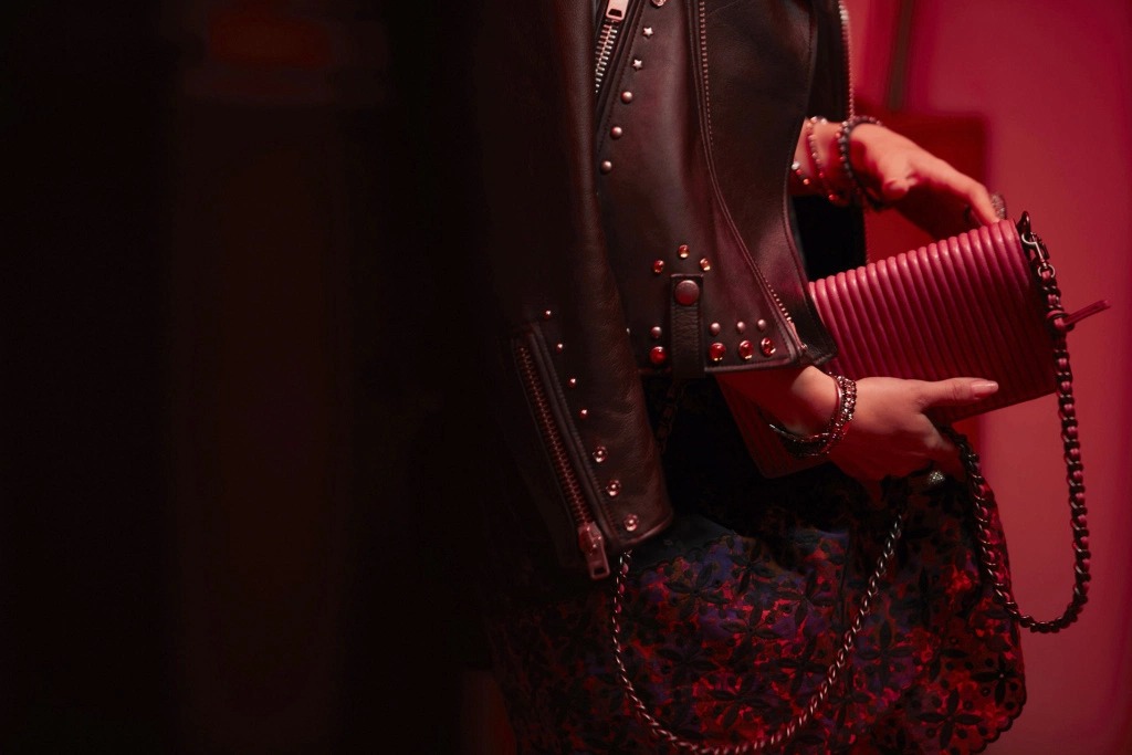 Selena_Gomez_-_Coach_2017_Holiday_Campaign_-_Coach27s_Holiday_Ads_-_Shoots-04.jpg