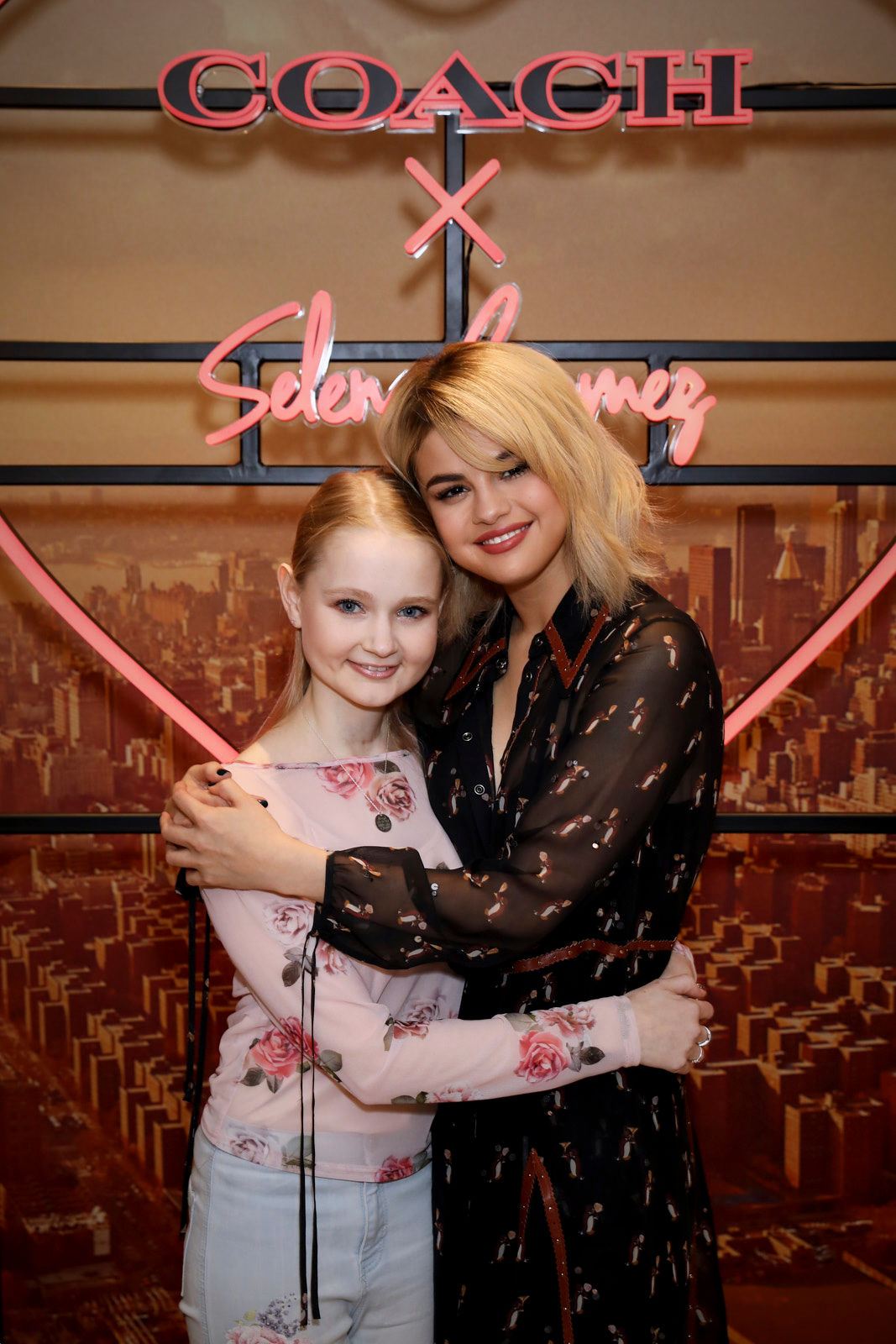 Selena_Gomez_-_Coach_In-Store_Event_With_Selena_Gomez_on_December_4-03.jpg