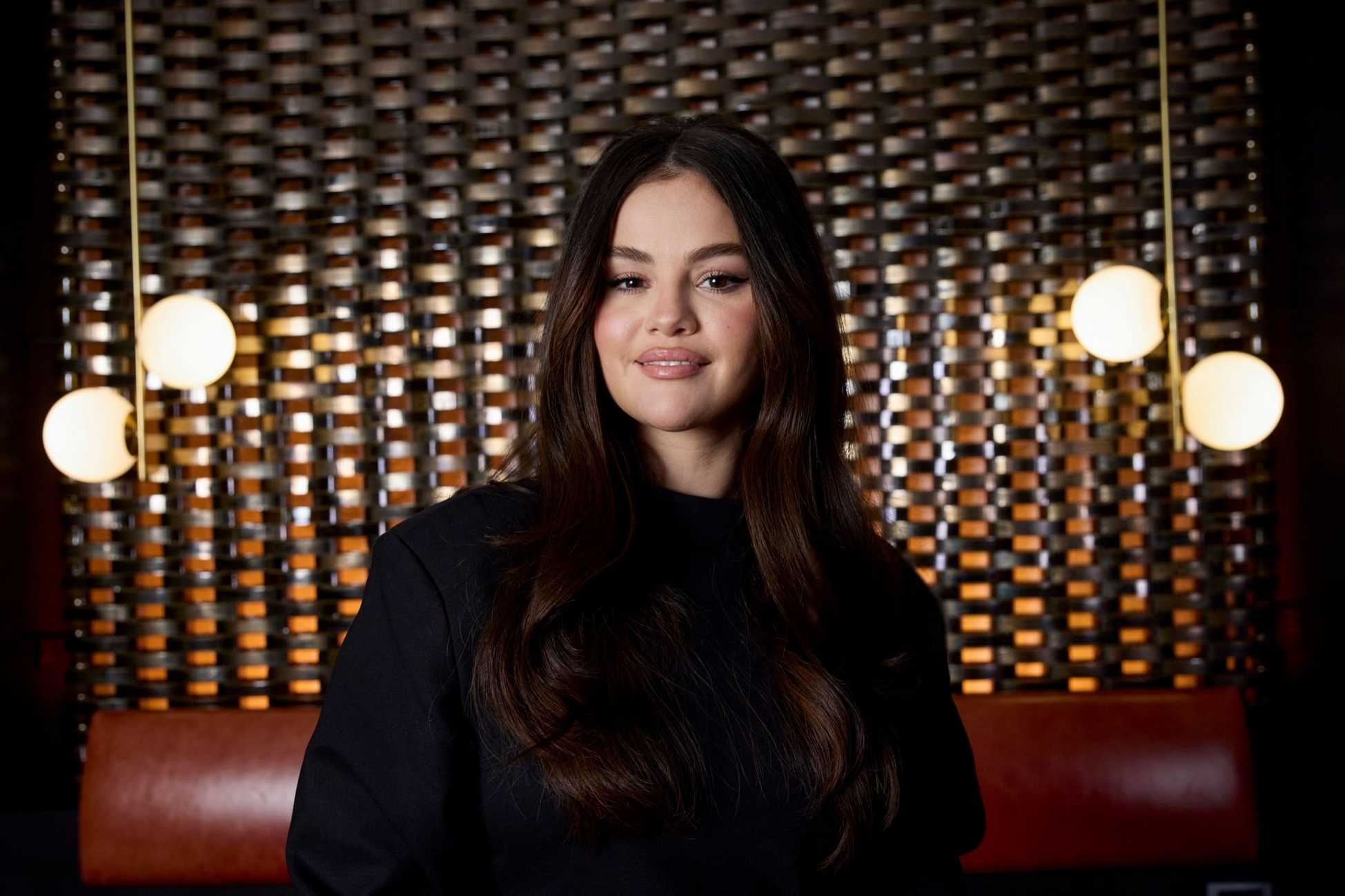Selena_Gomez_-_Deadline_Studio_at_the_Toronto_International_Film_Festival_September_82C_2024_03.jpg