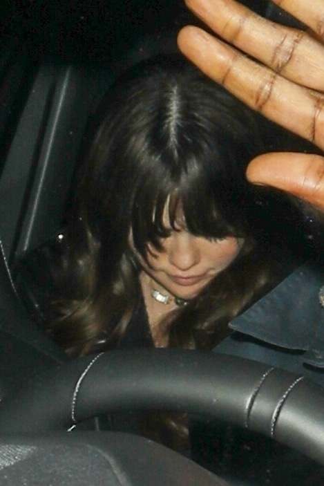 Selena_Gomez_-_Dinner_with_friends_in_Los_Angeles2C_California__0202202402.jpg