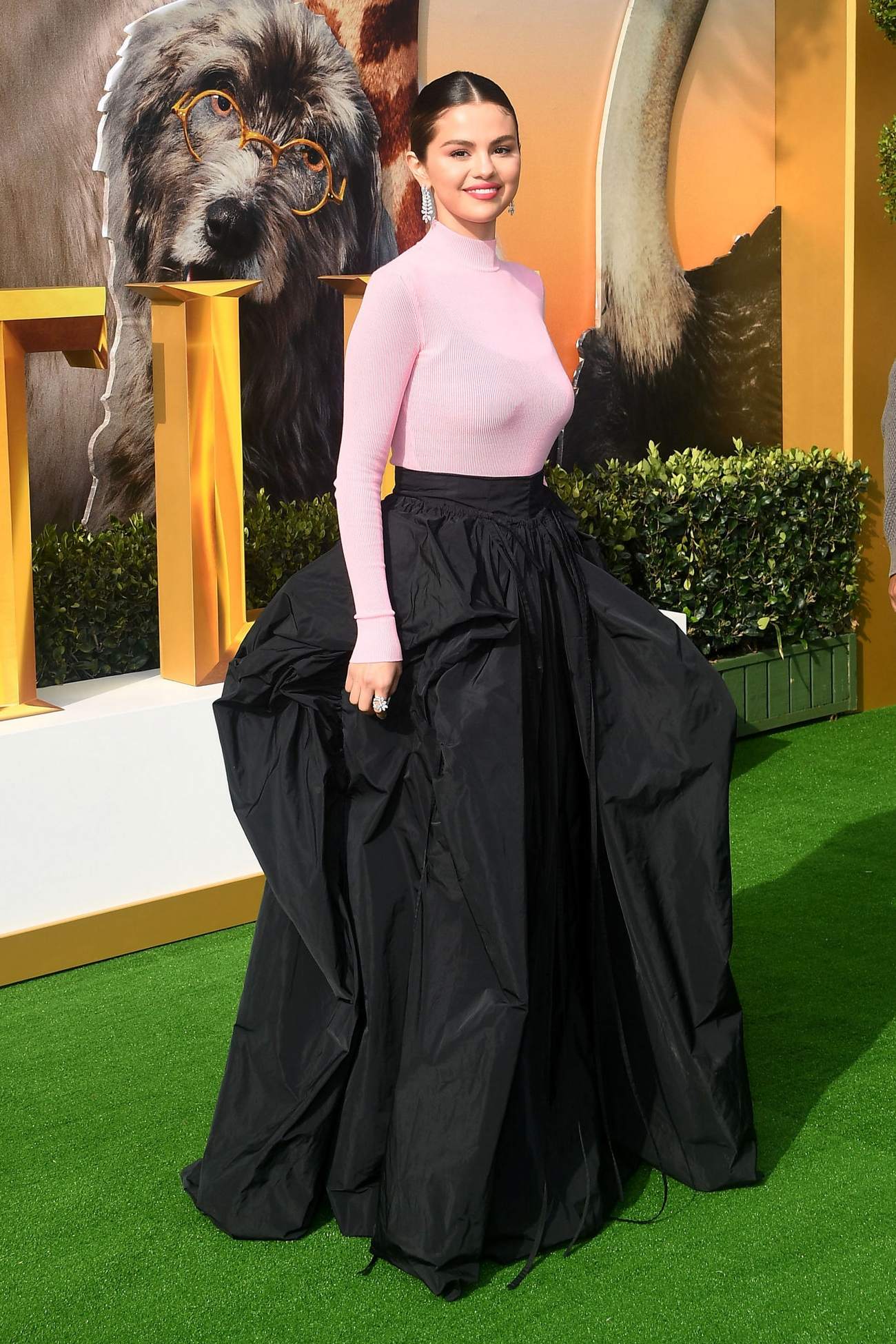 Selena_Gomez_-_Dolittle_Premiere_in_Westwood2C_CA__0111202-10.jpg