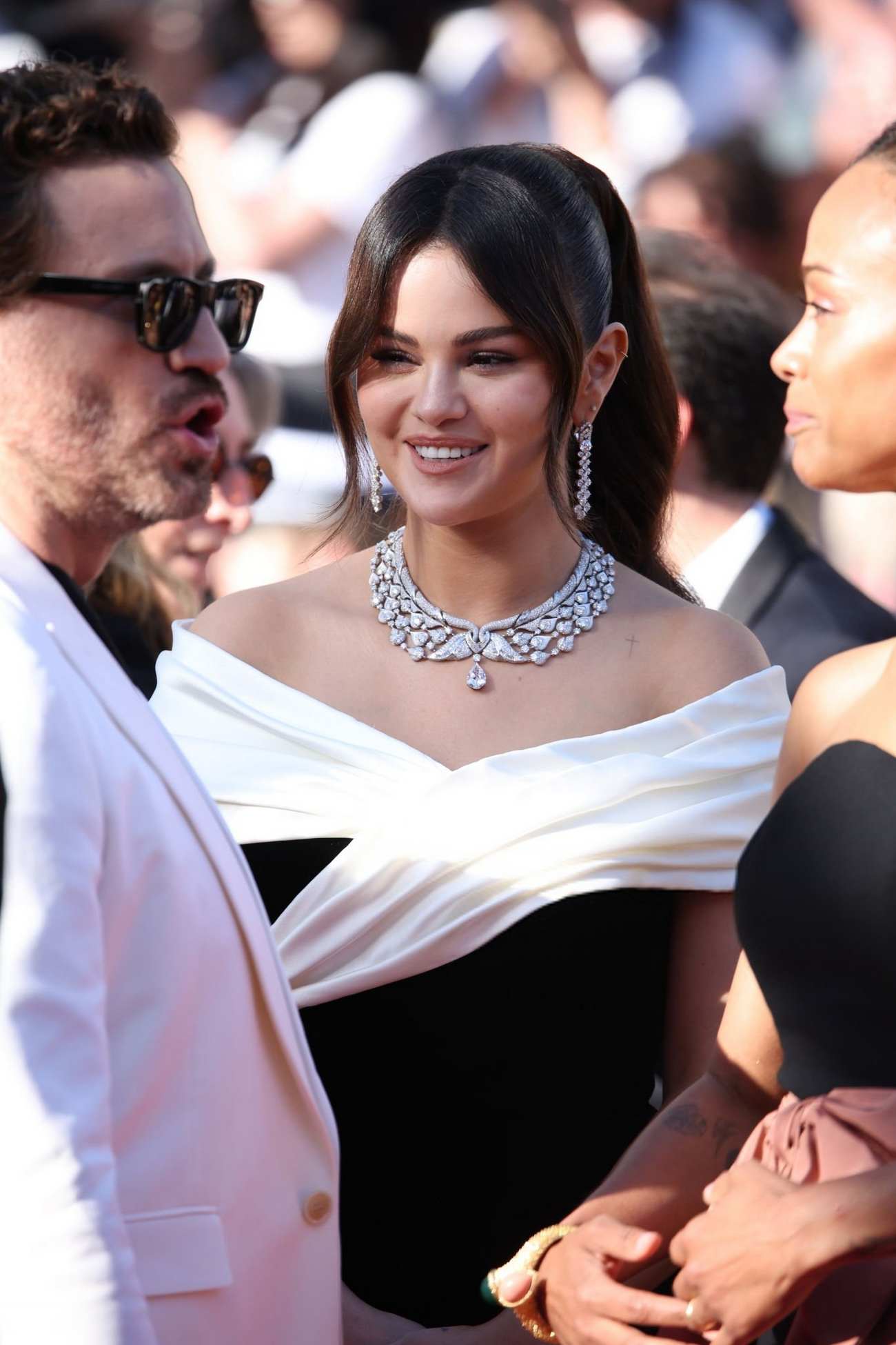 Selena_Gomez_-_Emilia_Perez_Premiere_at_the_77th_annual_Cannes_Film_Festival_on_May_18_01.jpg