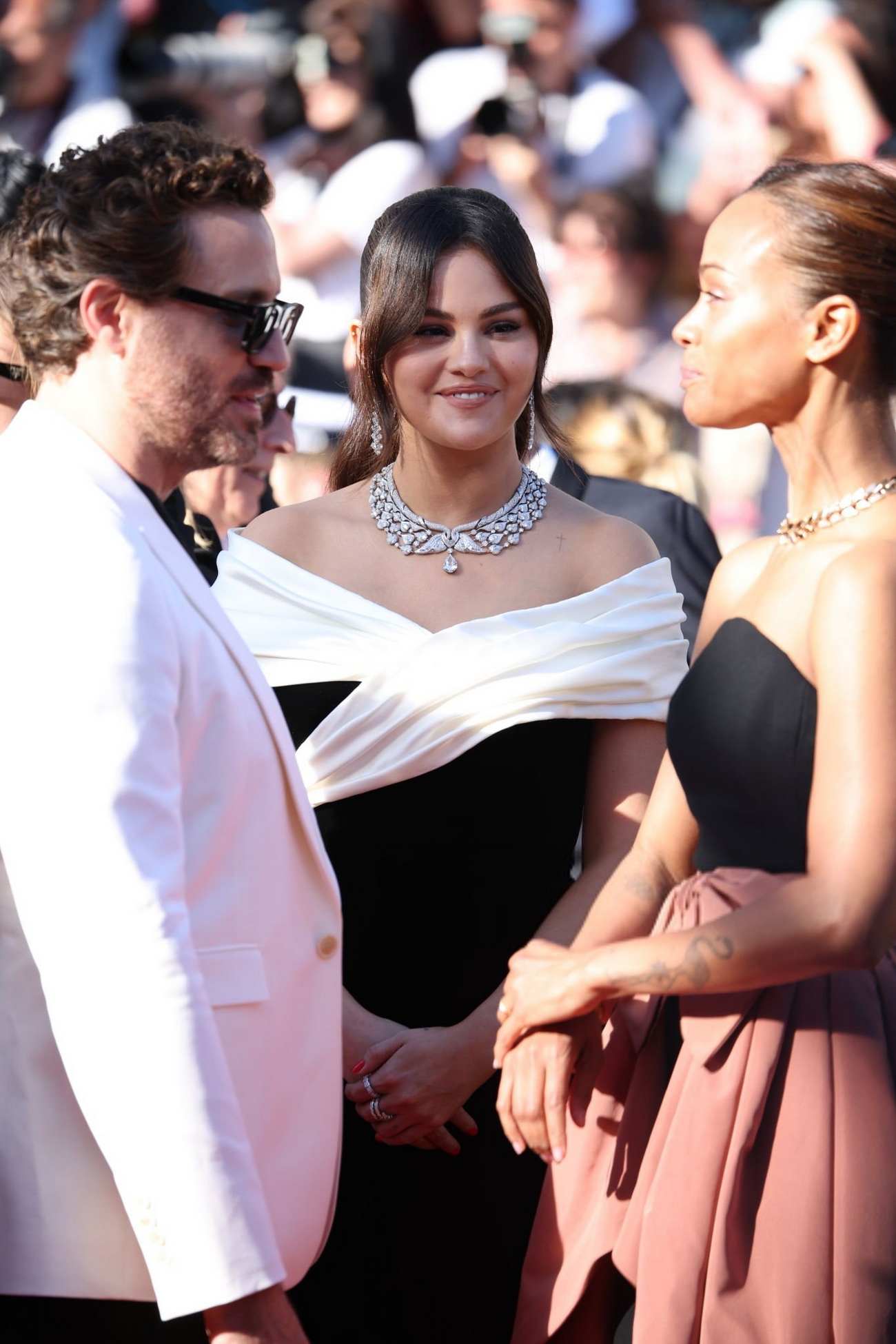 Selena_Gomez_-_Emilia_Perez_Premiere_at_the_77th_annual_Cannes_Film_Festival_on_May_18_02.jpg