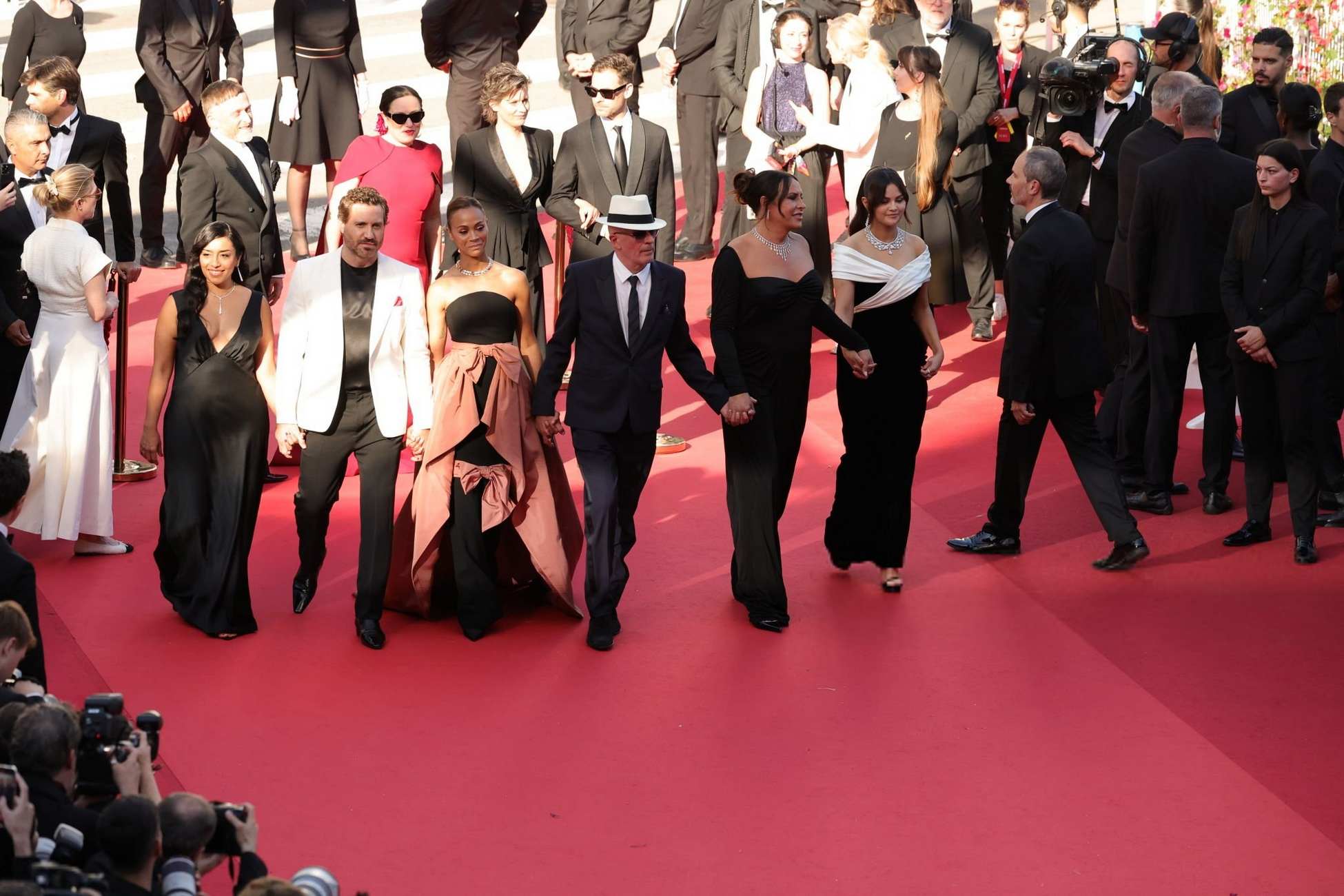 Selena_Gomez_-_Emilia_Perez_Premiere_at_the_77th_annual_Cannes_Film_Festival_on_May_18_03.jpg