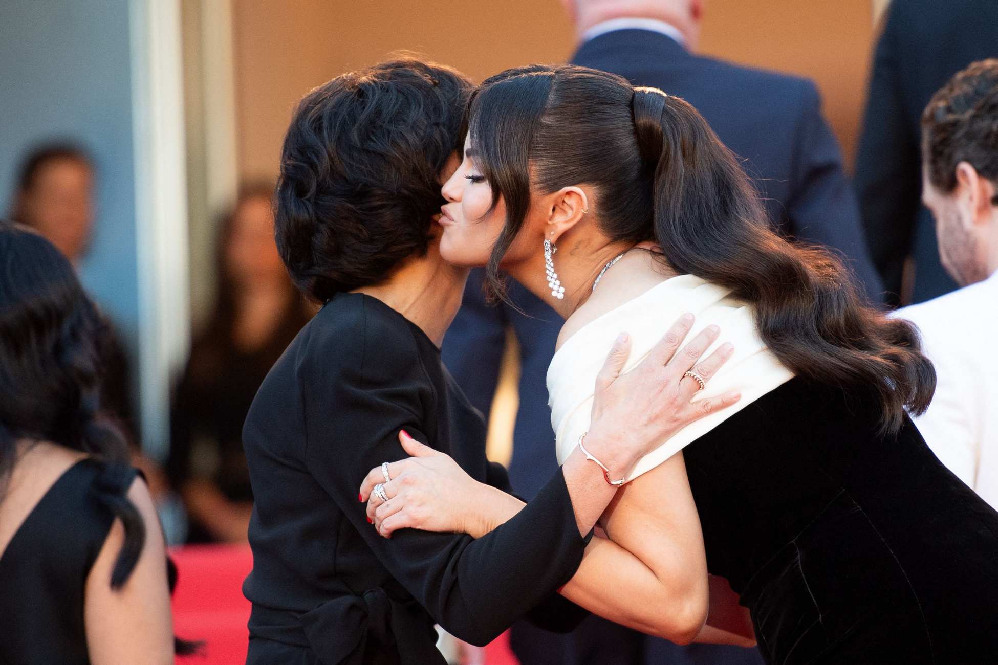 Selena_Gomez_-_Emilia_Perez_Premiere_at_the_77th_annual_Cannes_Film_Festival_on_May_18_137.jpg