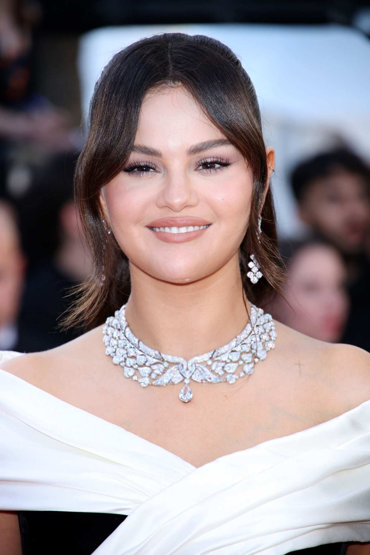 Selena_Gomez_-_Emilia_Perez_Premiere_at_the_77th_annual_Cannes_Film_Festival_on_May_18_16.jpg