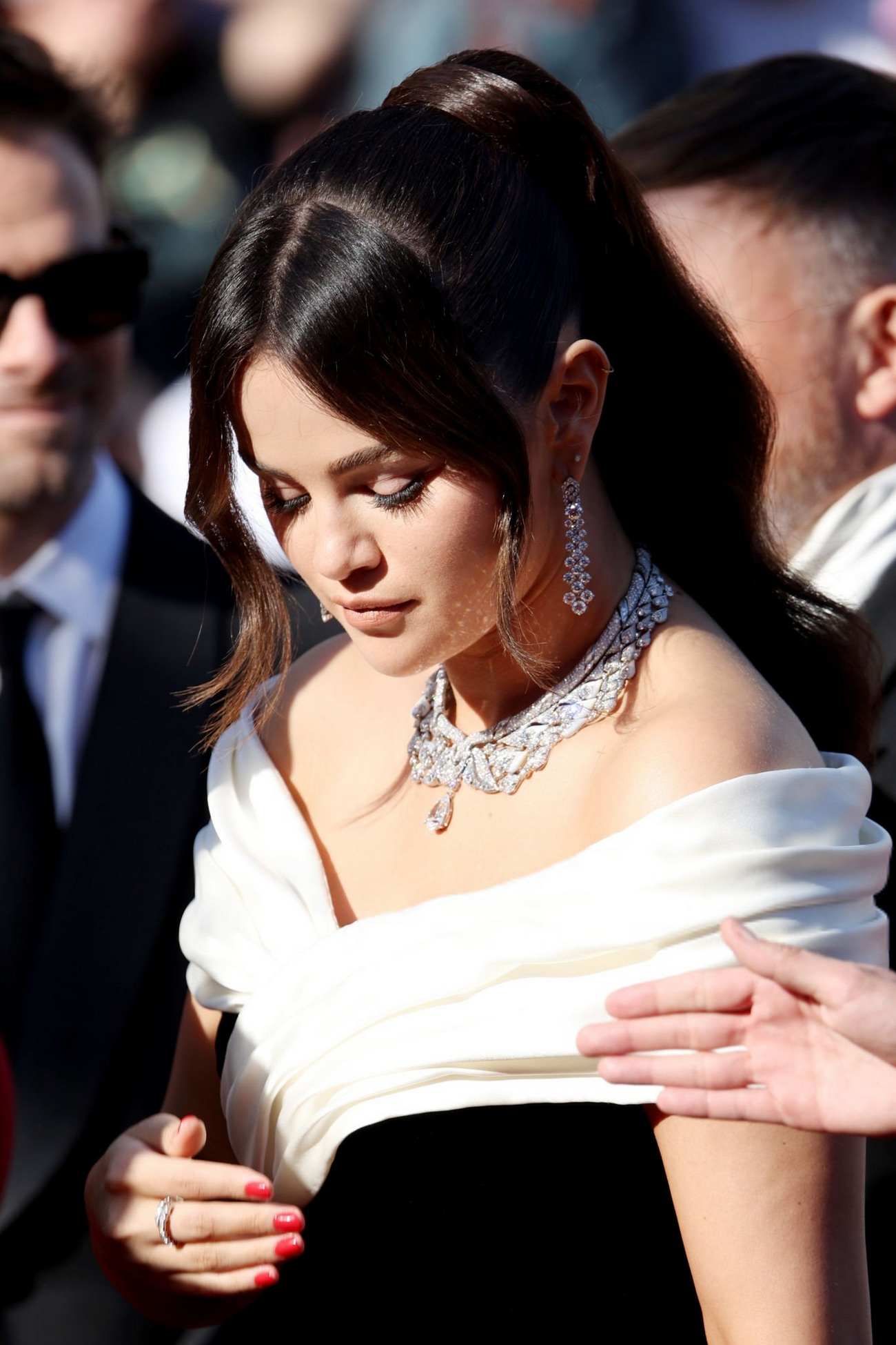 Selena_Gomez_-_Emilia_Perez_Premiere_at_the_77th_annual_Cannes_Film_Festival_on_May_18_47.jpg