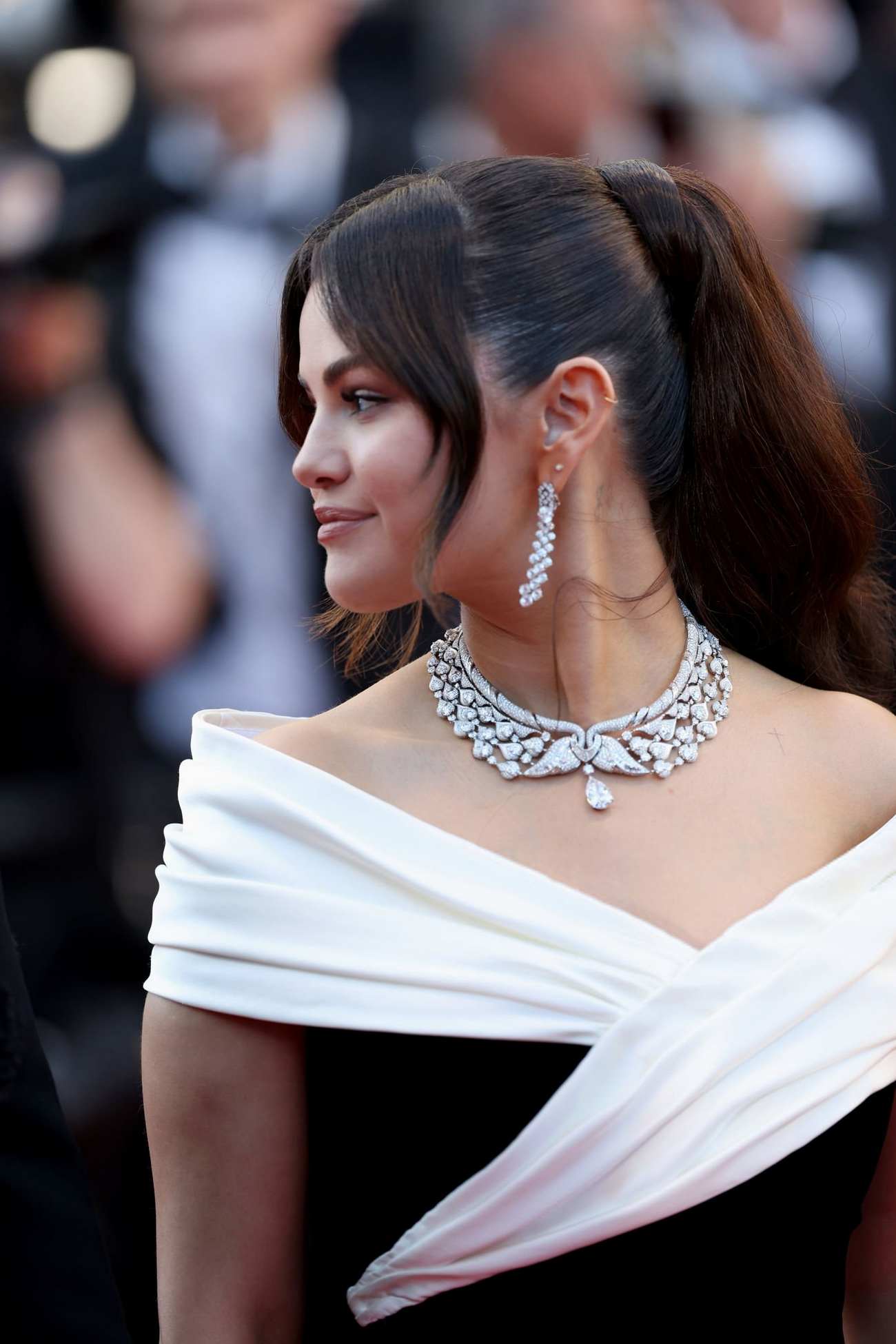Selena_Gomez_-_Emilia_Perez_Premiere_at_the_77th_annual_Cannes_Film_Festival_on_May_18_62.jpg