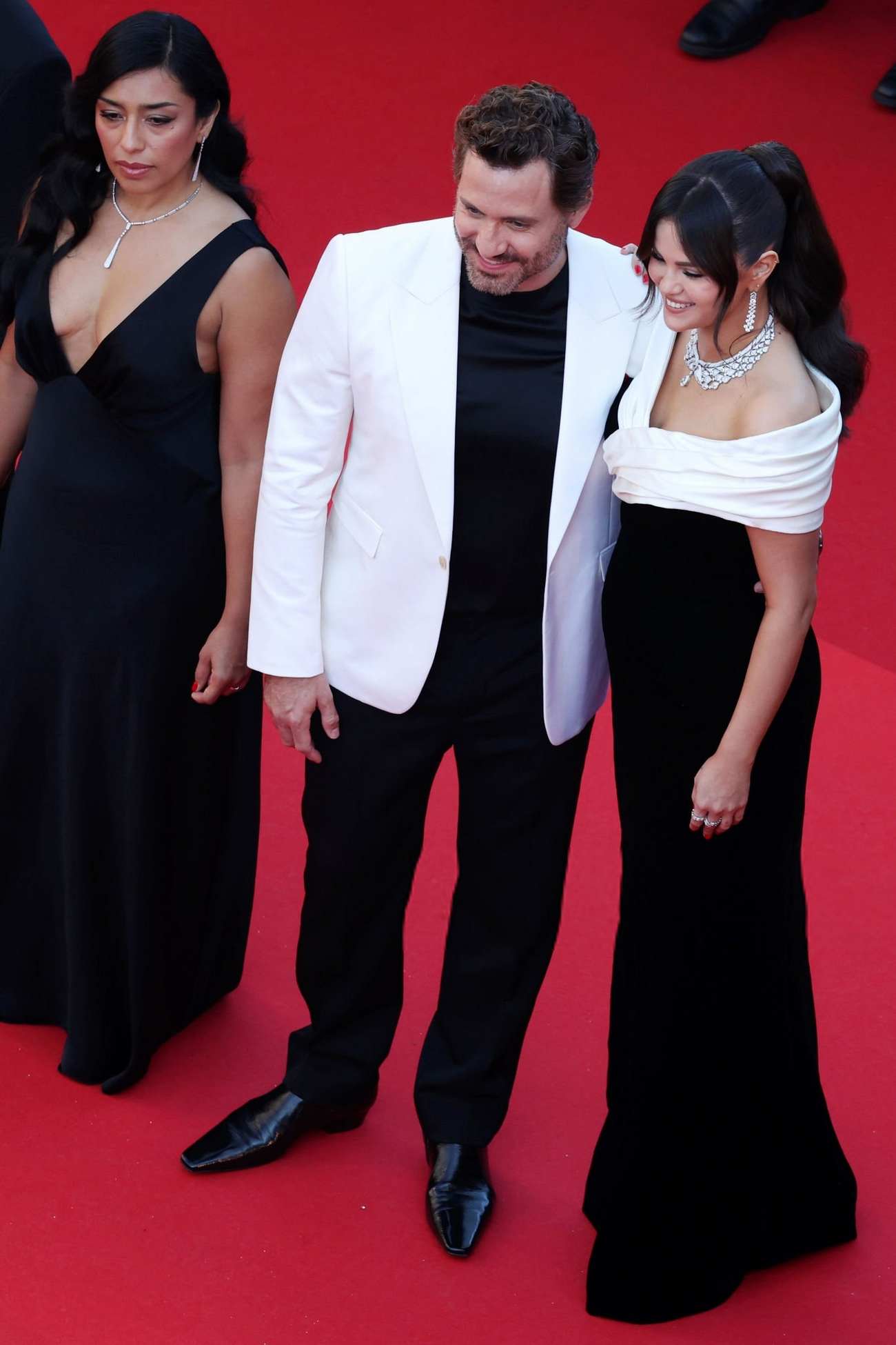 Selena_Gomez_-_Emilia_Perez_Premiere_at_the_77th_annual_Cannes_Film_Festival_on_May_18_68.jpg