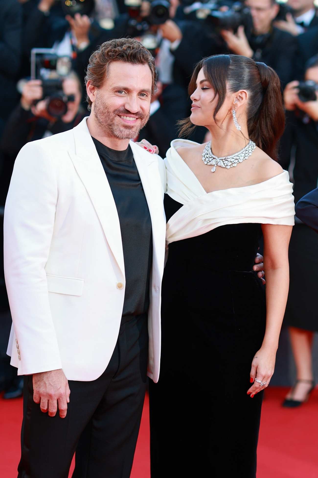 Selena_Gomez_-_Emilia_Perez_Premiere_at_the_77th_annual_Cannes_Film_Festival_on_May_18_75.jpg