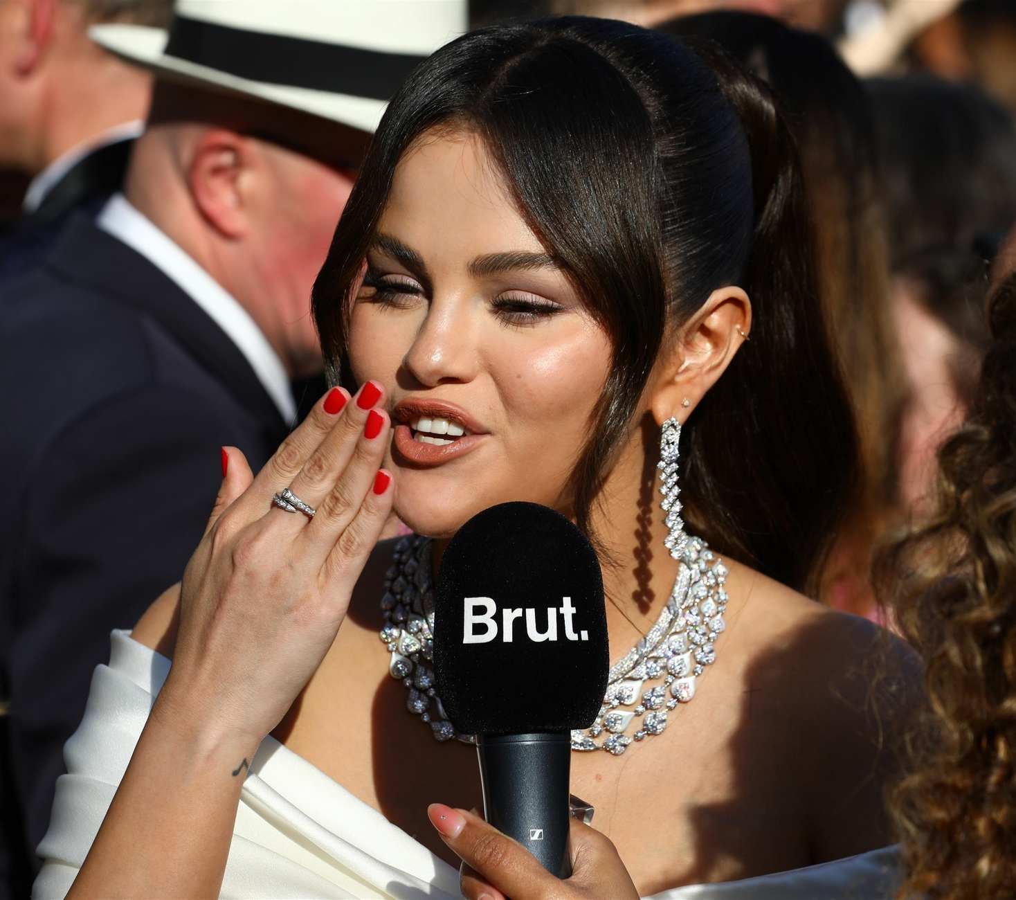 Selena_Gomez_-_Emilia_Perez_Premiere_at_the_77th_annual_Cannes_Film_Festival_on_May_18_82.jpg