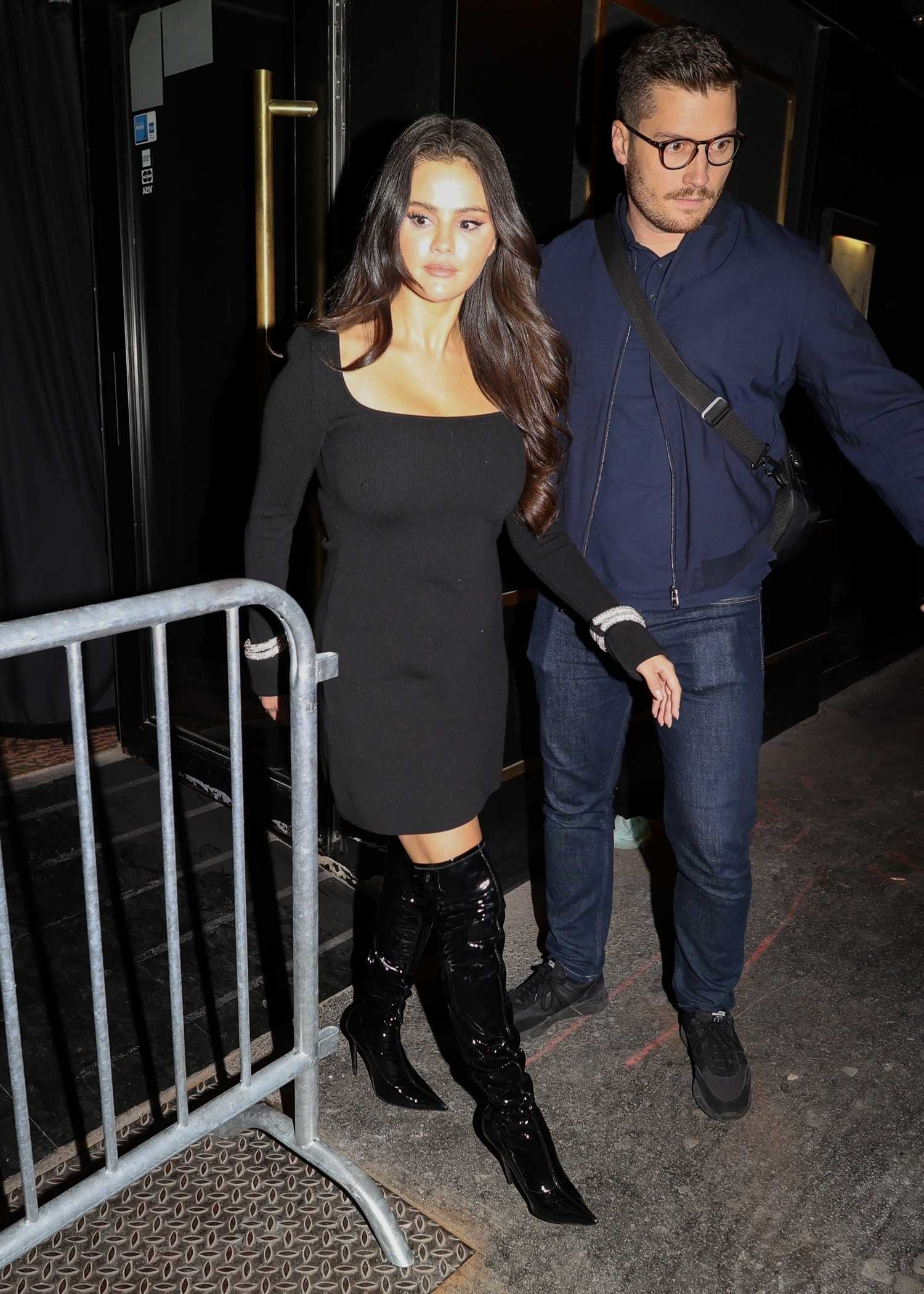 Selena_Gomez_-_Enjoying_a_night_out_at_a_club_in_Paris_September_262C_202306.jpg