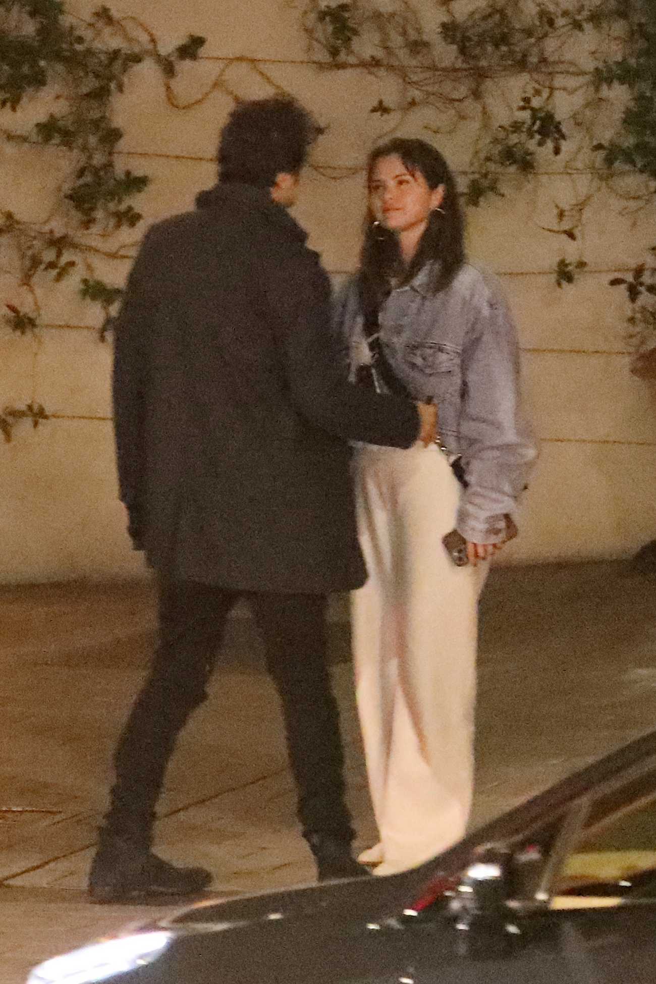 Selena_Gomez_-_Enjoying_a_night_out_at_the_Sunset_Tower_in_West_Hollywood_July_42C_202202.jpg