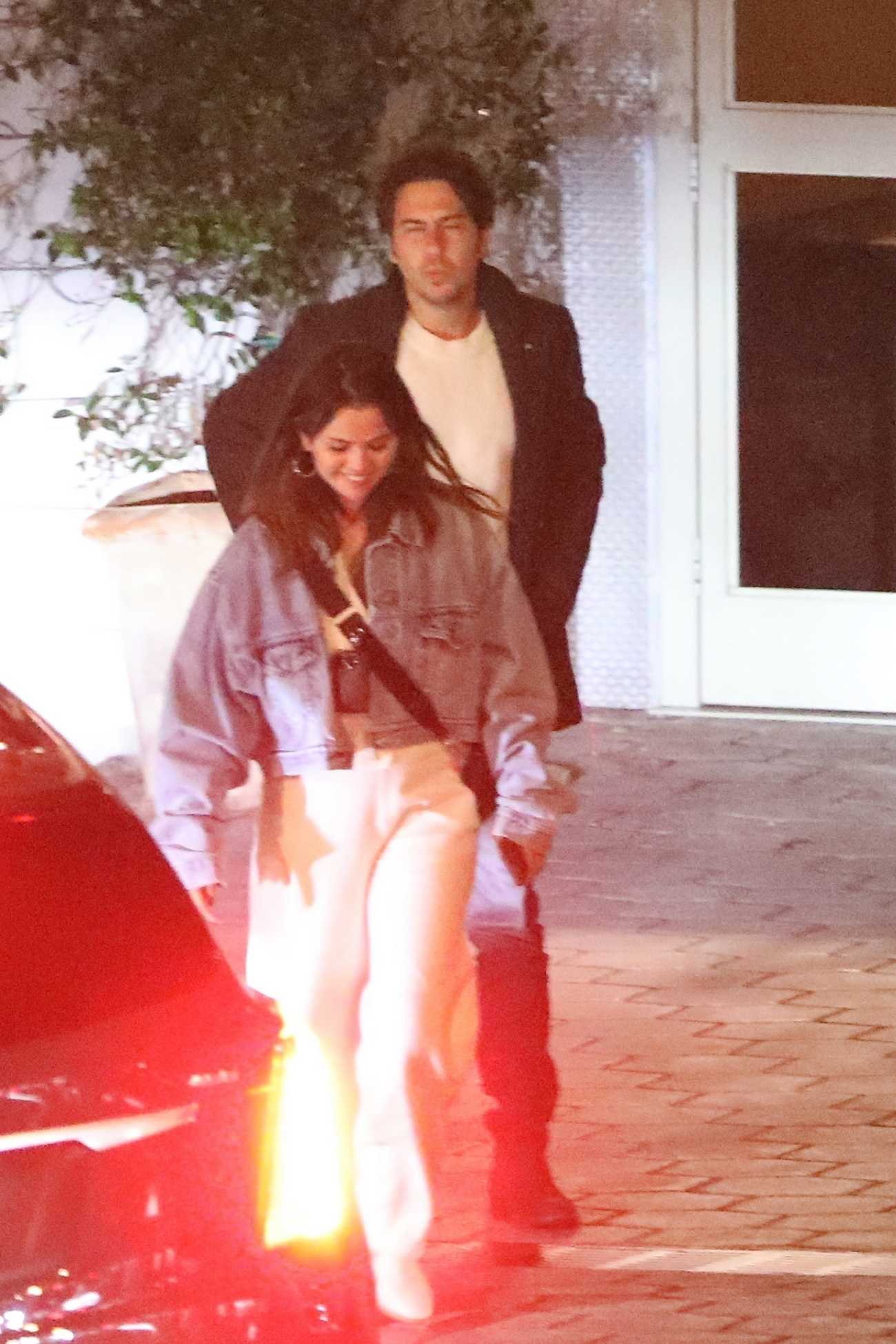 Selena_Gomez_-_Enjoying_a_night_out_at_the_Sunset_Tower_in_West_Hollywood_July_42C_202220.jpg