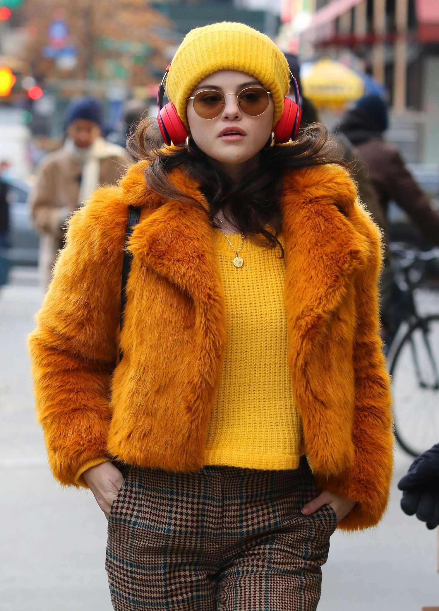 Selena_Gomez_-_Filming_Only_Murders_In_The_Building_in_New_York_City_28December_72C_202029-07.jpg