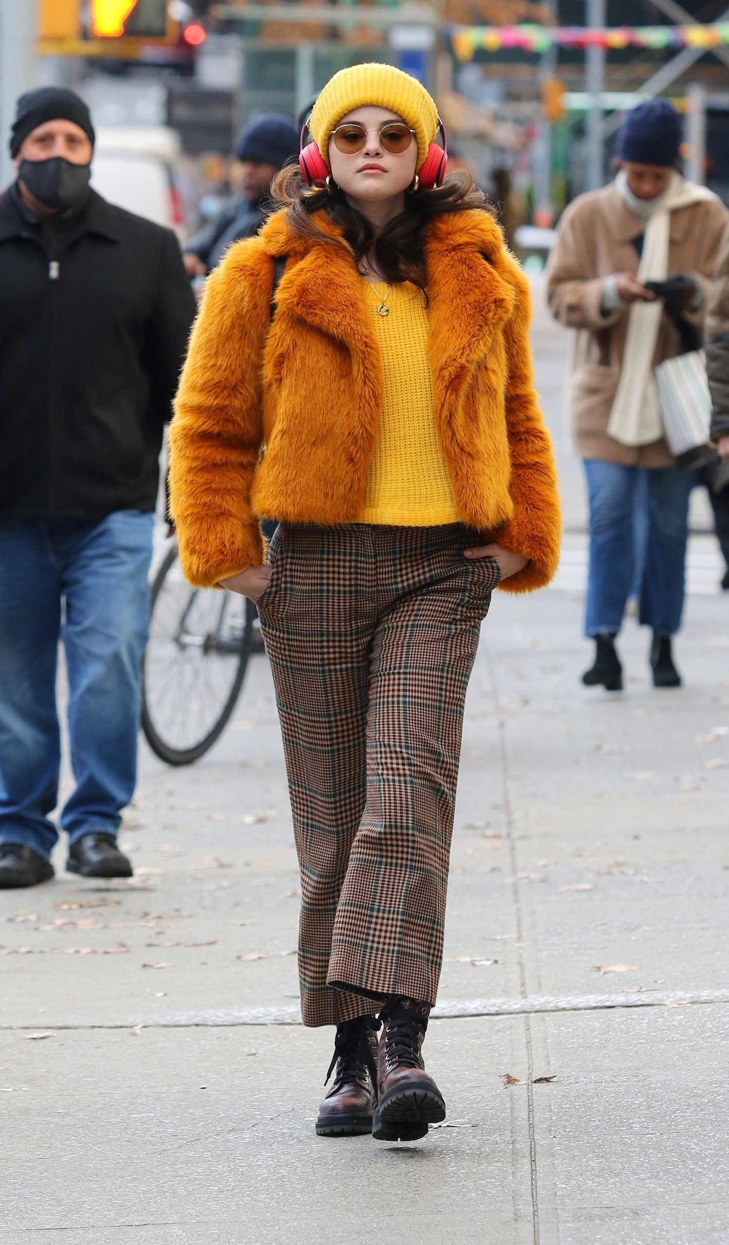 Selena_Gomez_-_Filming_Only_Murders_In_The_Building_in_New_York_City_28December_72C_202029-21.jpg