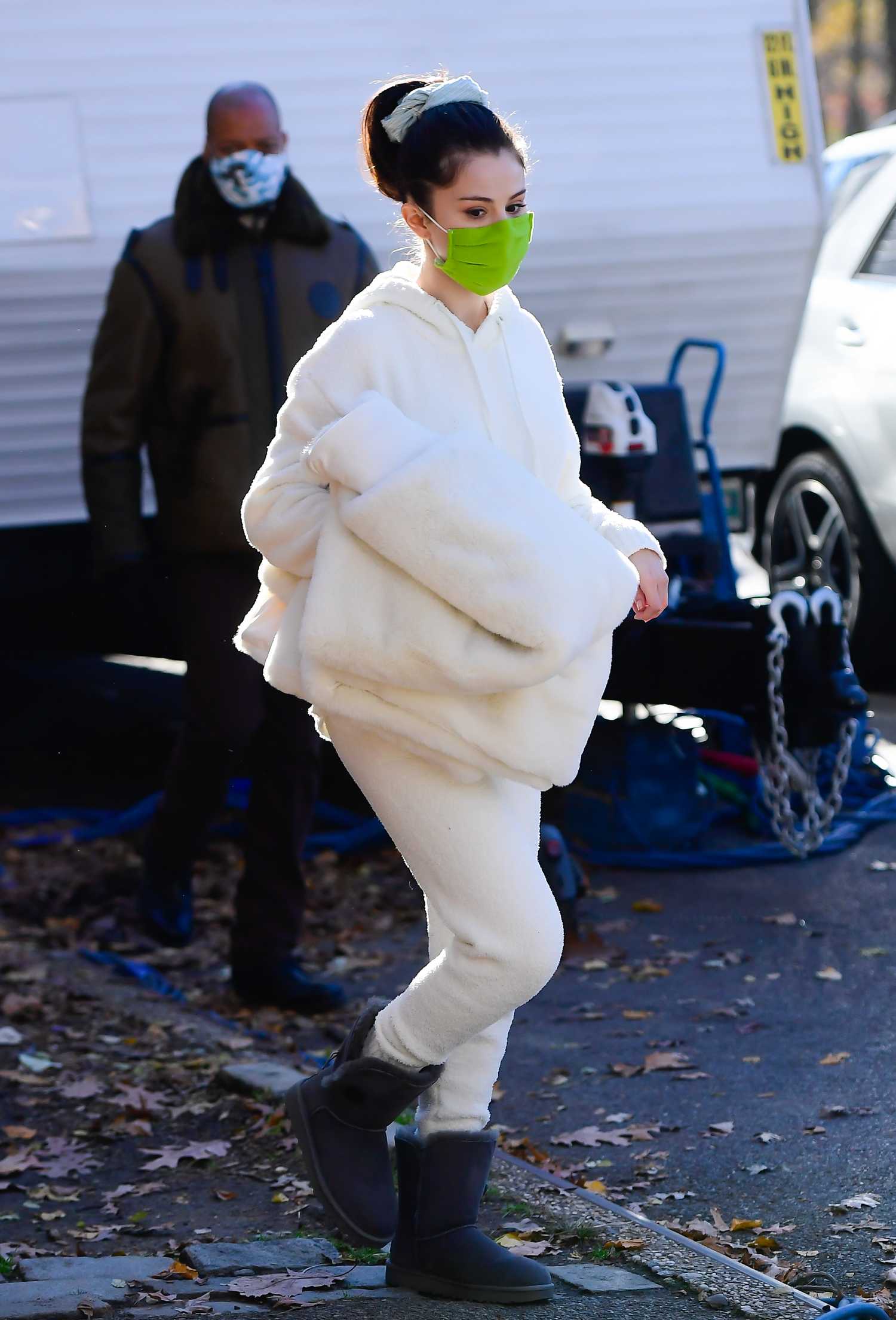 Selena_Gomez_-_Filming_Only_Murders_In_The_Building_in_New_York_City_28December_72C_202029-34.jpg