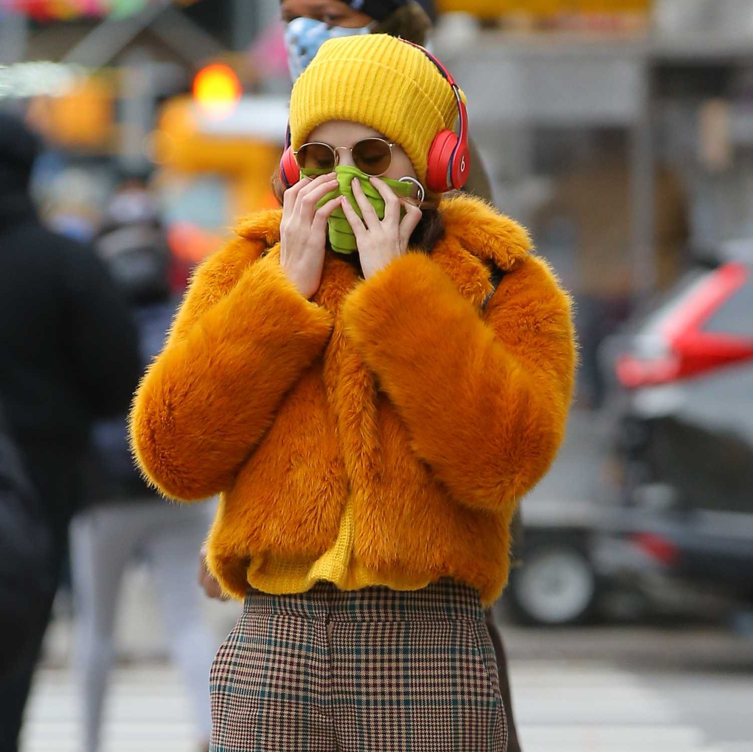 Selena_Gomez_-_Filming_Only_Murders_In_The_Building_in_New_York_City_28December_72C_202029-47.jpg