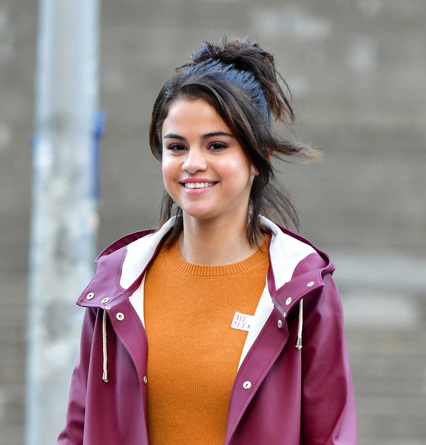 Selena_Gomez_-_Filming_Woody_Allen_film_in_NYC_on_October_4-08.jpg