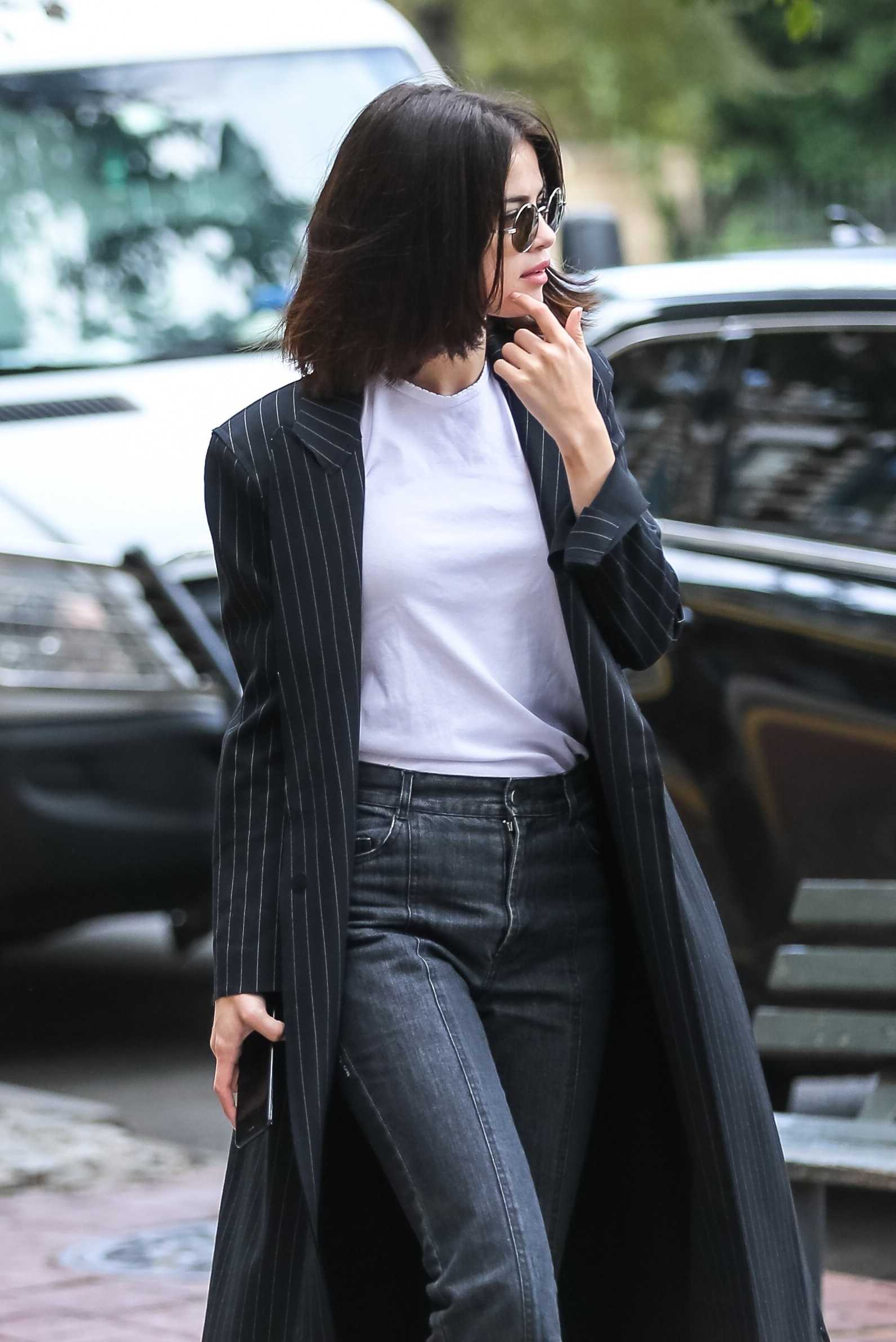 Selena_Gomez_-_Filming_Woody_Allen_film_in_NYC_on_September_21-11.jpg