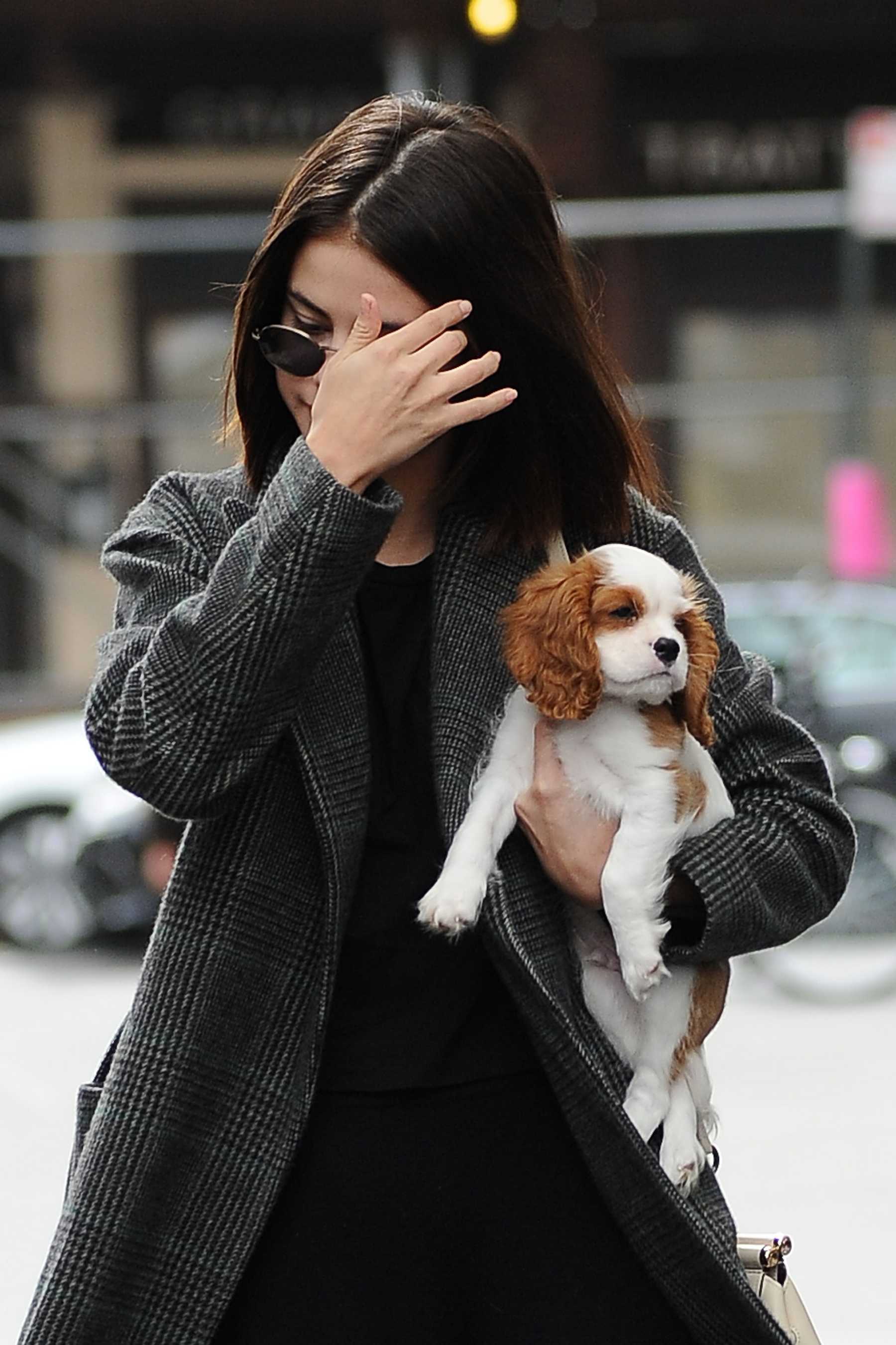Selena_Gomez_-_Filming_Woody_Allen_film_with_her_puppy_in_NYC_on_September_19-02.jpg