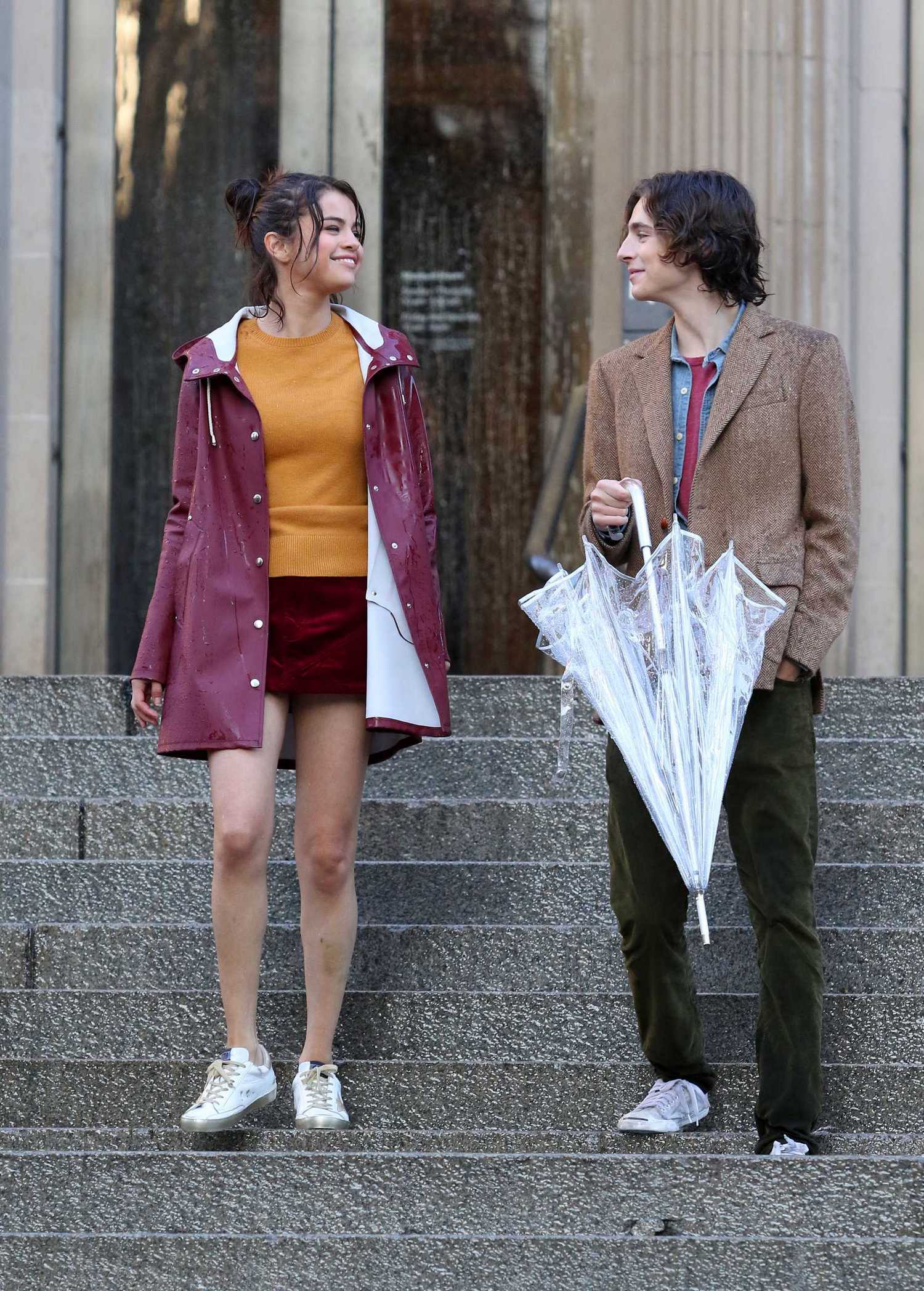 Selena_Gomez_-_Filming_Woody_Allen_in_NYC_on_October_3-08.jpg