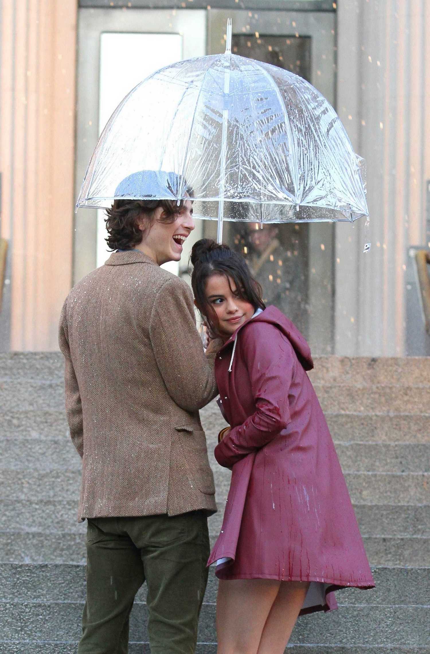 Selena_Gomez_-_Filming_Woody_Allen_in_NYC_on_October_3-18.jpg