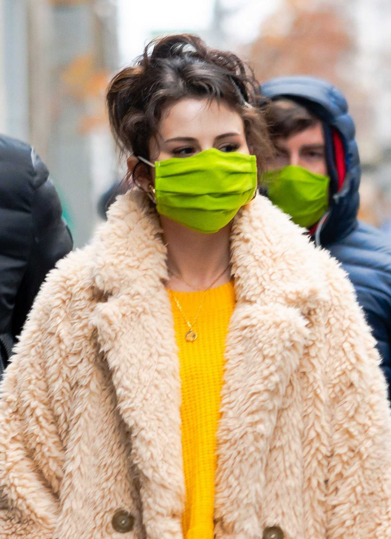 Selena_Gomez_-_Filming__Only_Murders_In_The_Building__in_New_York_December_82C_2020-26.jpg