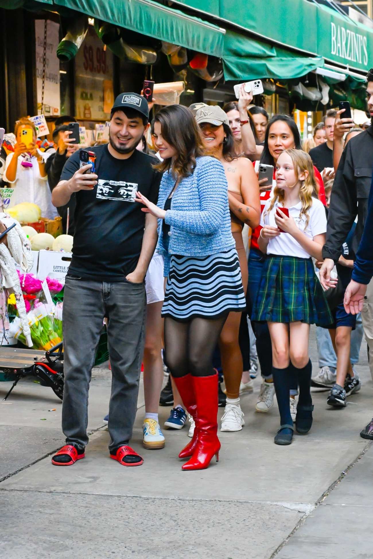 Selena_Gomez_-_Filming__Only_Murders_In_The_Building__in_New_York_May_292C_2024_29.jpg