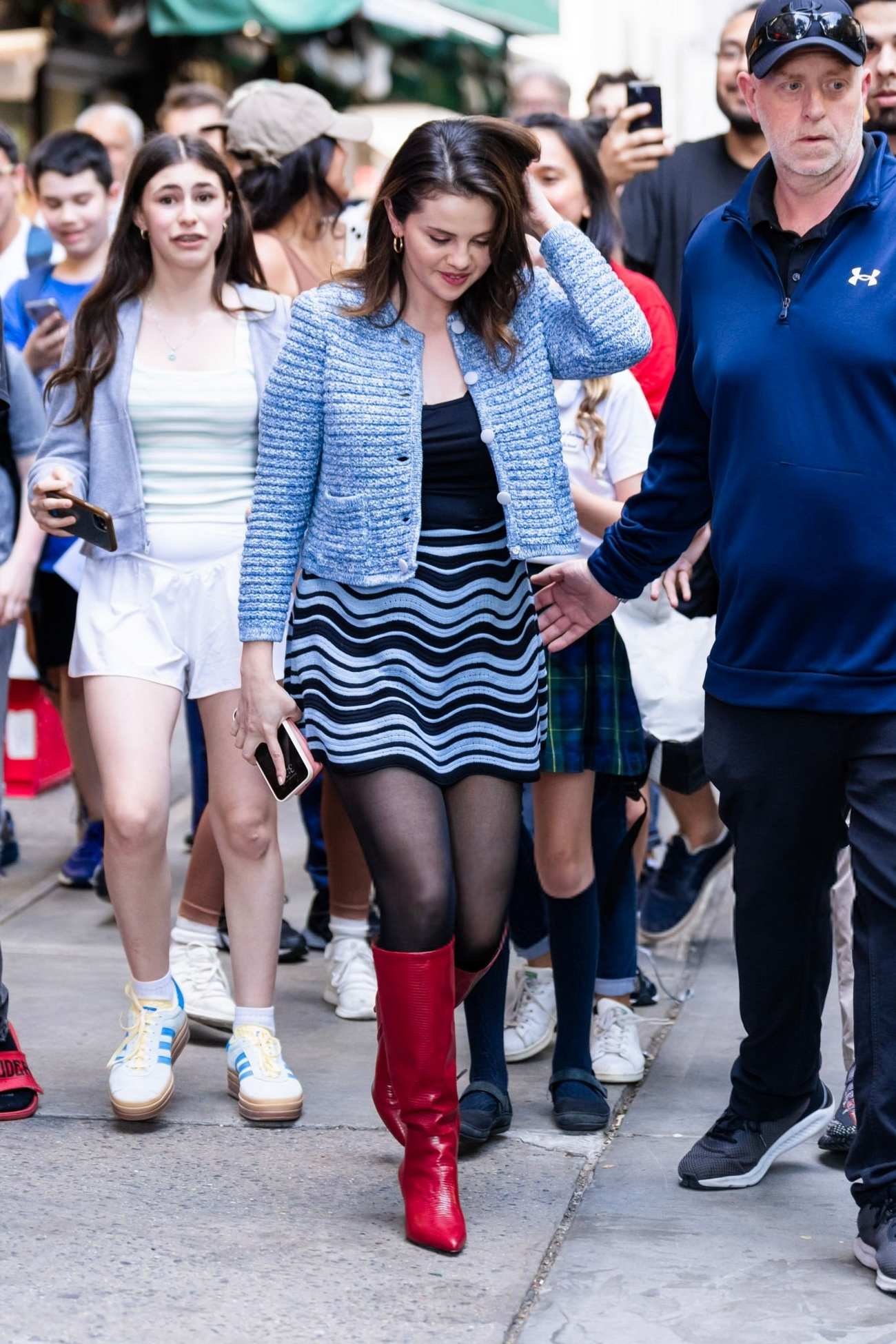Selena_Gomez_-_Filming__Only_Murders_In_The_Building__in_New_York_May_292C_2024_45.jpg