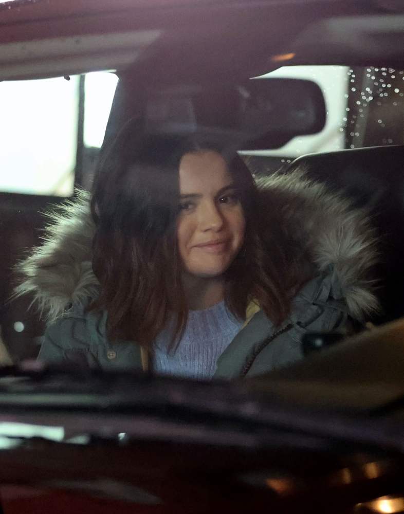 Selena_Gomez_-_Filming__Only_Murders_in_the_Building__in_New_York_March_92C_202201.jpg