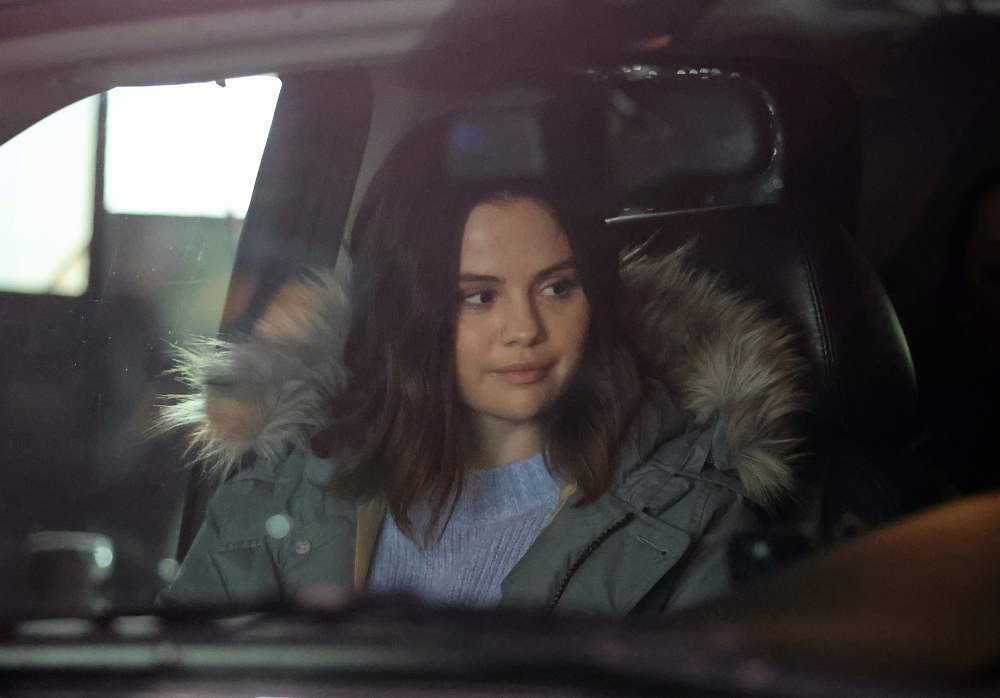Selena_Gomez_-_Filming__Only_Murders_in_the_Building__in_New_York_March_92C_202207.jpg