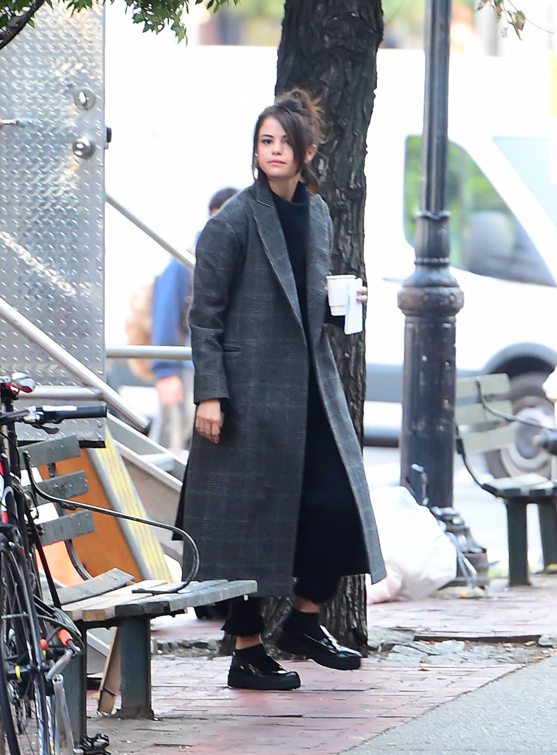 Selena_Gomez_-_Filming_new_Woody_Allen_movie_in_NYC_on_September_11-02.jpg