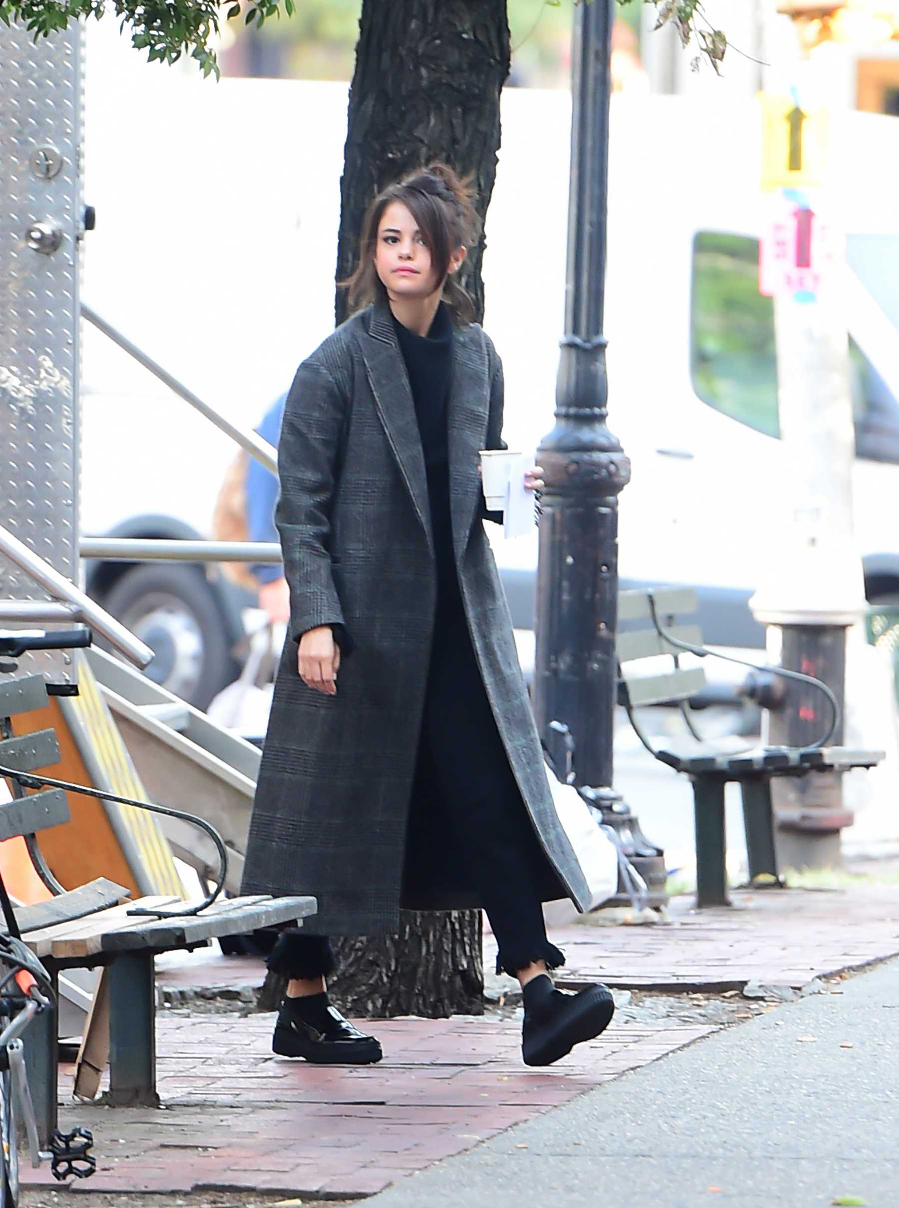 Selena_Gomez_-_Filming_new_Woody_Allen_movie_in_NYC_on_September_11-03.jpg
