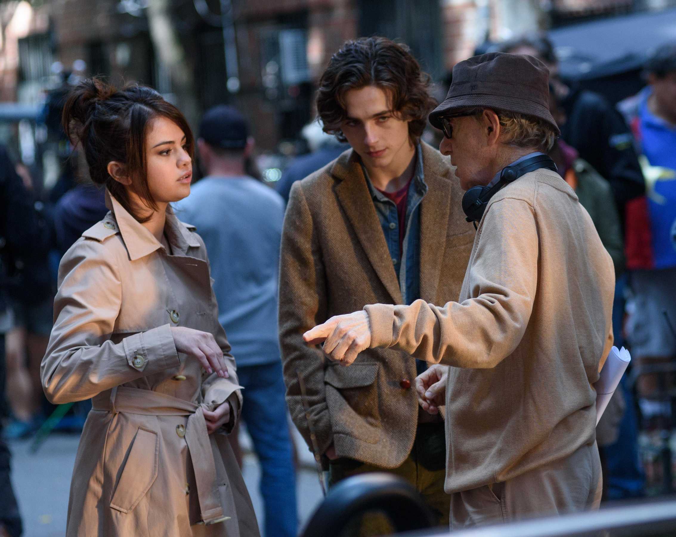 Selena_Gomez_-_Filming_new_Woody_Allen_movie_in_NYC_on_September_11-28.jpg