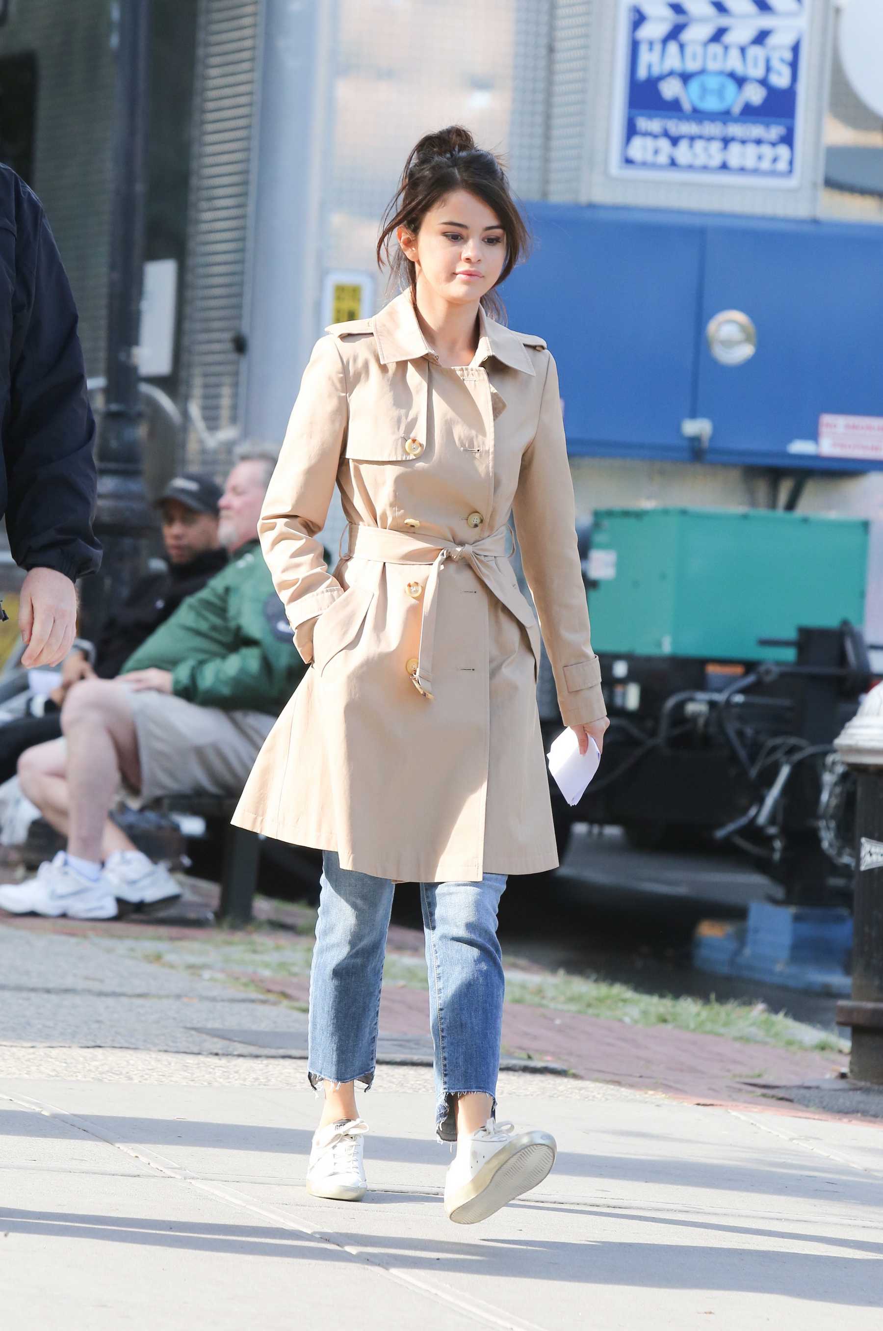 Selena_Gomez_-_Filming_new_Woody_Allen_movie_in_NYC_on_September_11-34.jpg