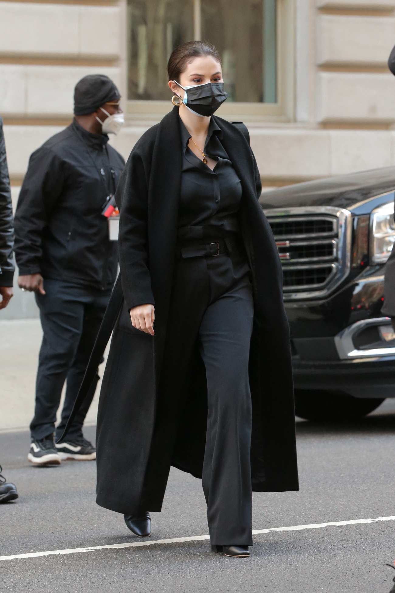 Selena_Gomez_-_Filming_scenes_for__Only_Murders_In_The_Building__In_New_York_City_March_102C_2021_02.jpg