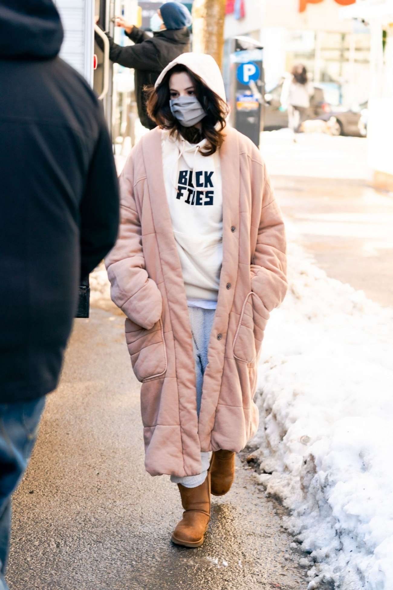 Selena_Gomez_-_Films__Only_Murders_in_the_Building__in_the_Upper_West_Side_of_New_York_City2C_02202021_04.jpg