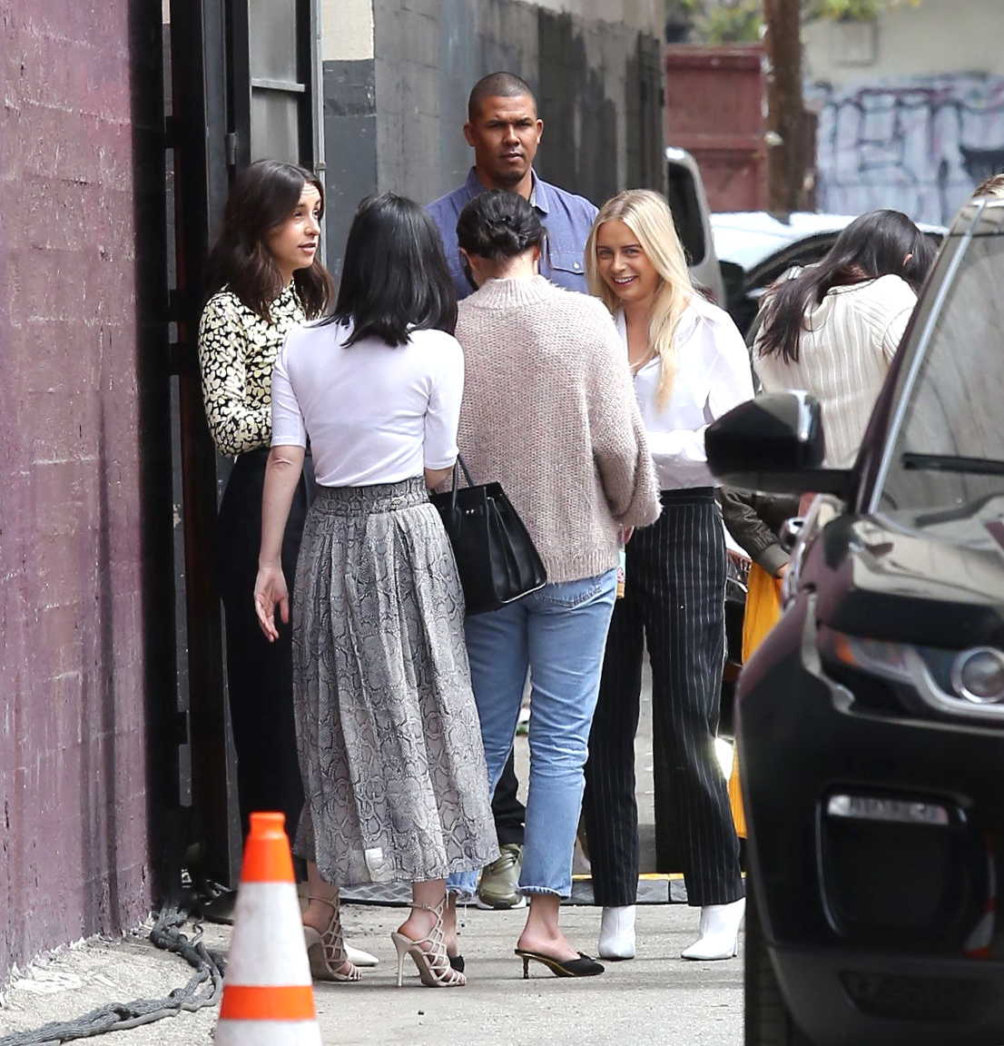 Selena_Gomez_-_Goes_To_Justin_Bieber_s_Church_After_Celebrating_Easter2C_04212019-06.jpg