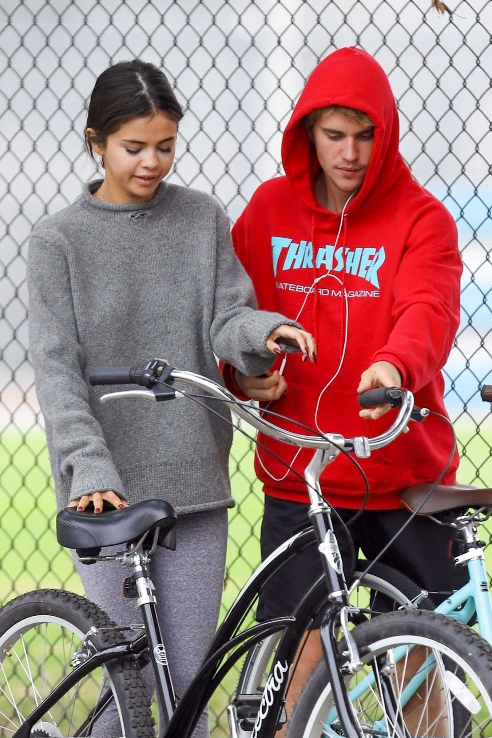 Selena_Gomez_-_Goes_on_a_bike_ride_with_Justin_Bieber_in_LA_on_November_1-11.jpg