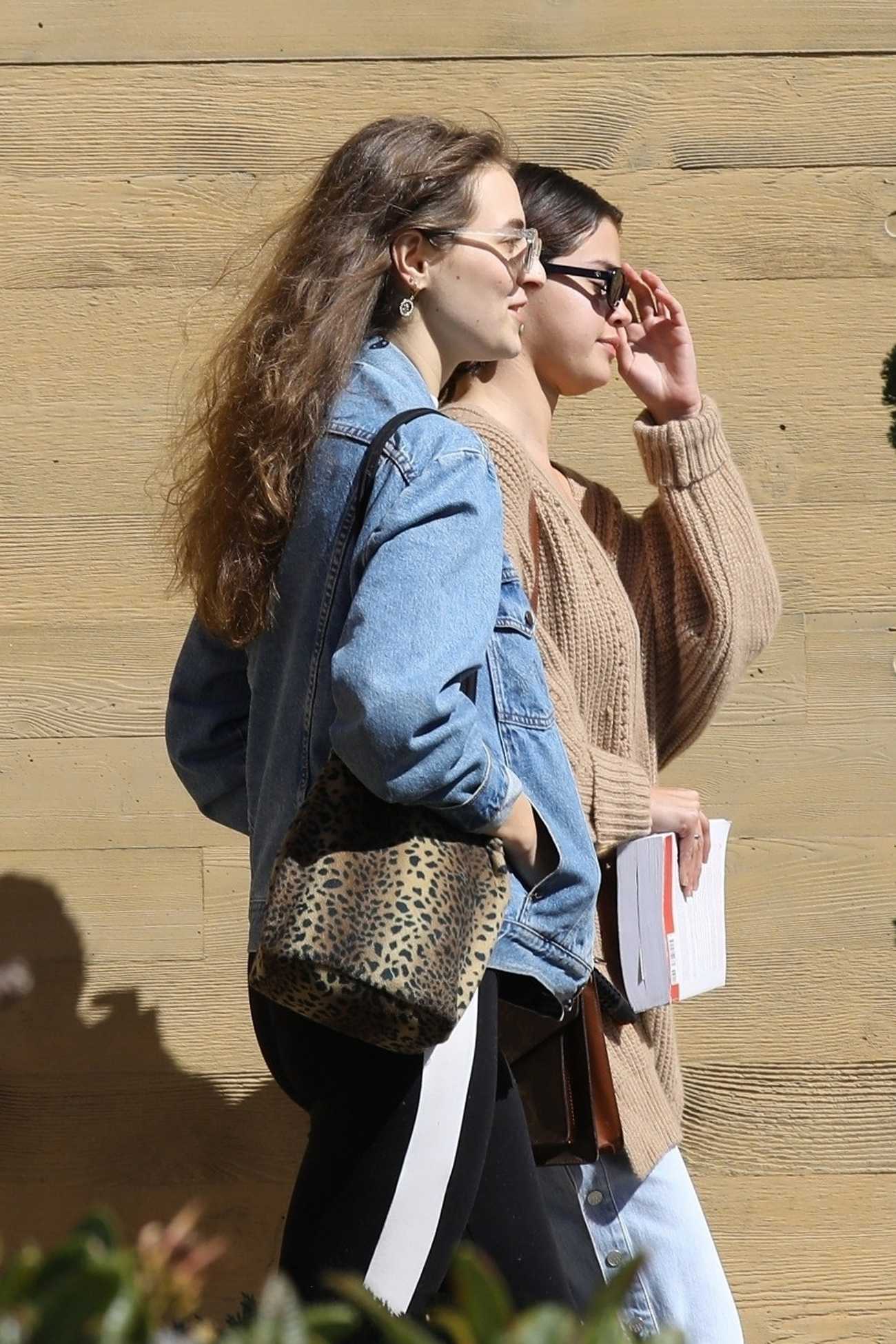 Selena_Gomez_-_Grabs_lunch_at_Nobu_with_a_friend_in_Malibu2C_CA_on_March_152C_2018-01.jpg