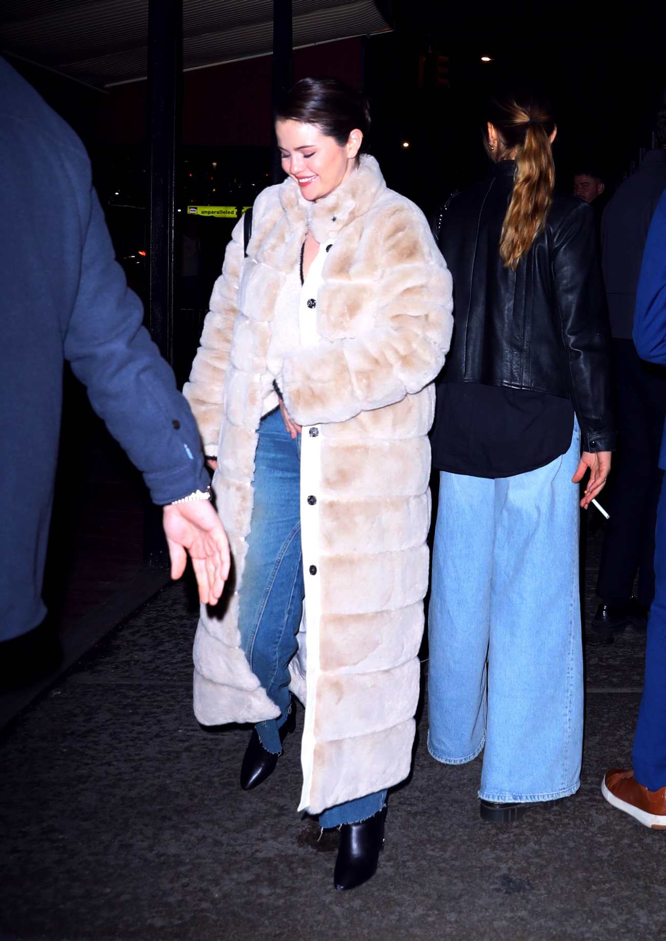 Selena_Gomez_-_Headed_to_dinner_in_a_fur_coat_and_black_boots2C_New_York_City_-_March_142C_2024_07.jpg