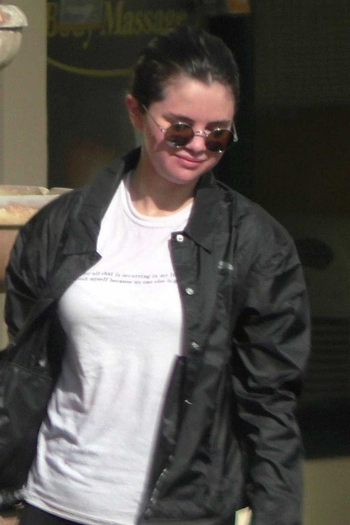 Selena_Gomez_-_Hits_the_gym_for_another_pilates_session_in_West_Hollywood2C_CA_January_282C_2019-03.jpg