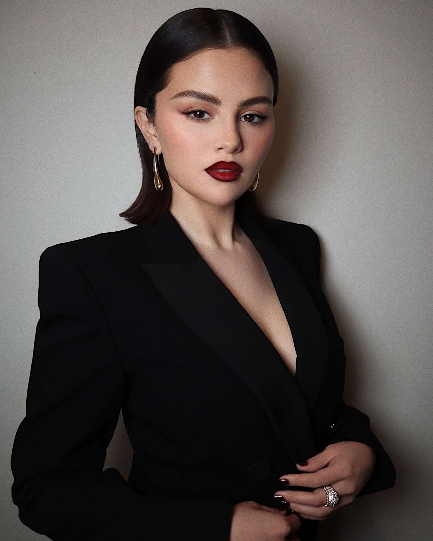 Selena_Gomez_-_Hung_Vanngo_photoshoot2C_December_2024_01.jpg