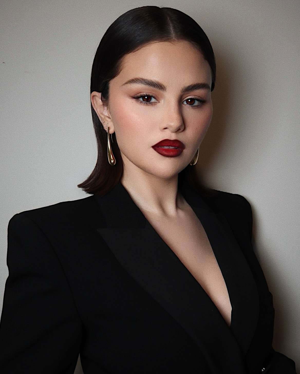 Selena_Gomez_-_Hung_Vanngo_photoshoot2C_December_2024_02.jpg