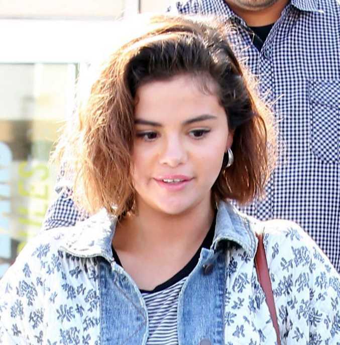 Selena_Gomez_-_In_Anaheim2C_CA_-_April_42C_2018-06.jpg