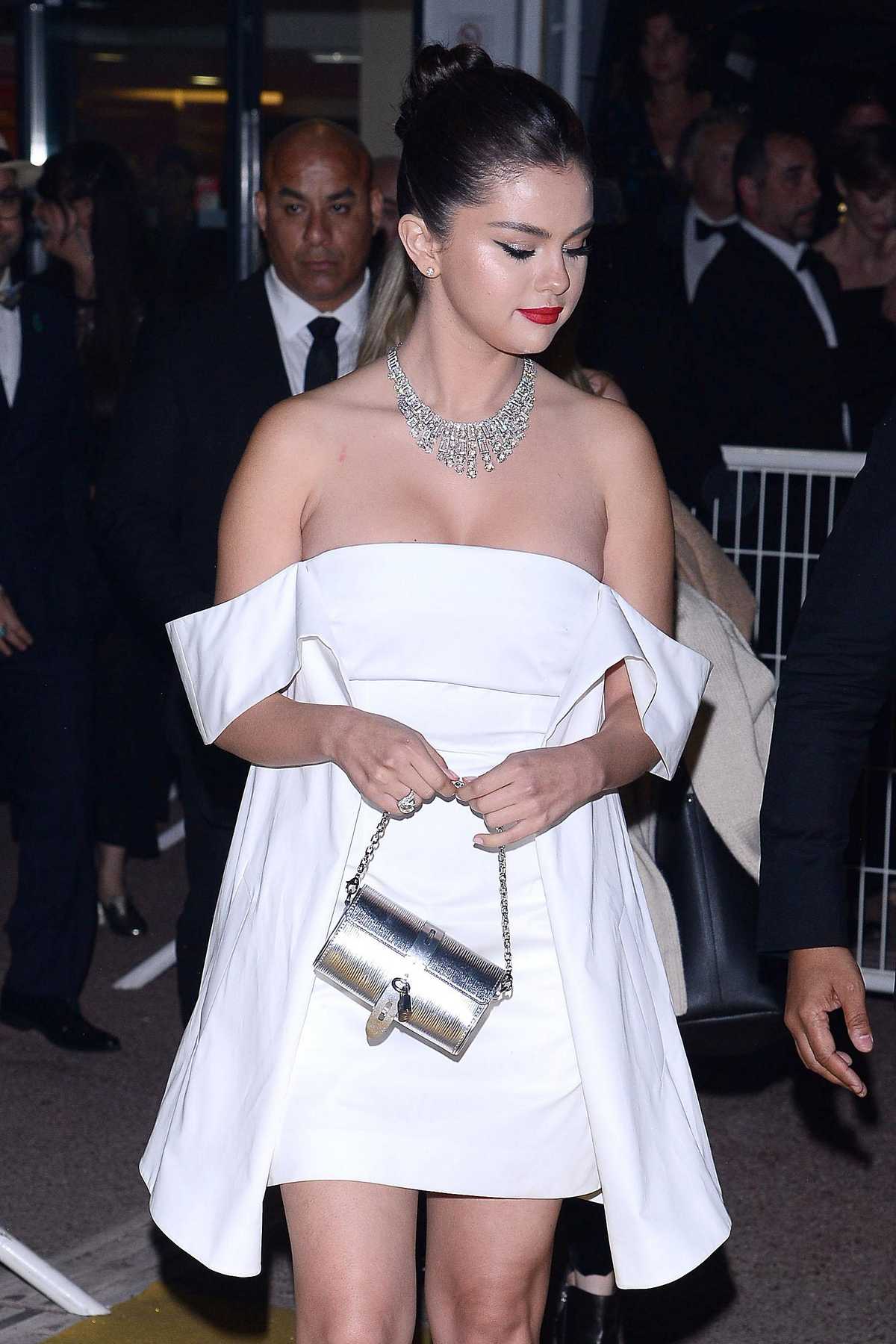 Selena_Gomez_-_In_Cannes2C_France_May_142C_2019-01.jpg